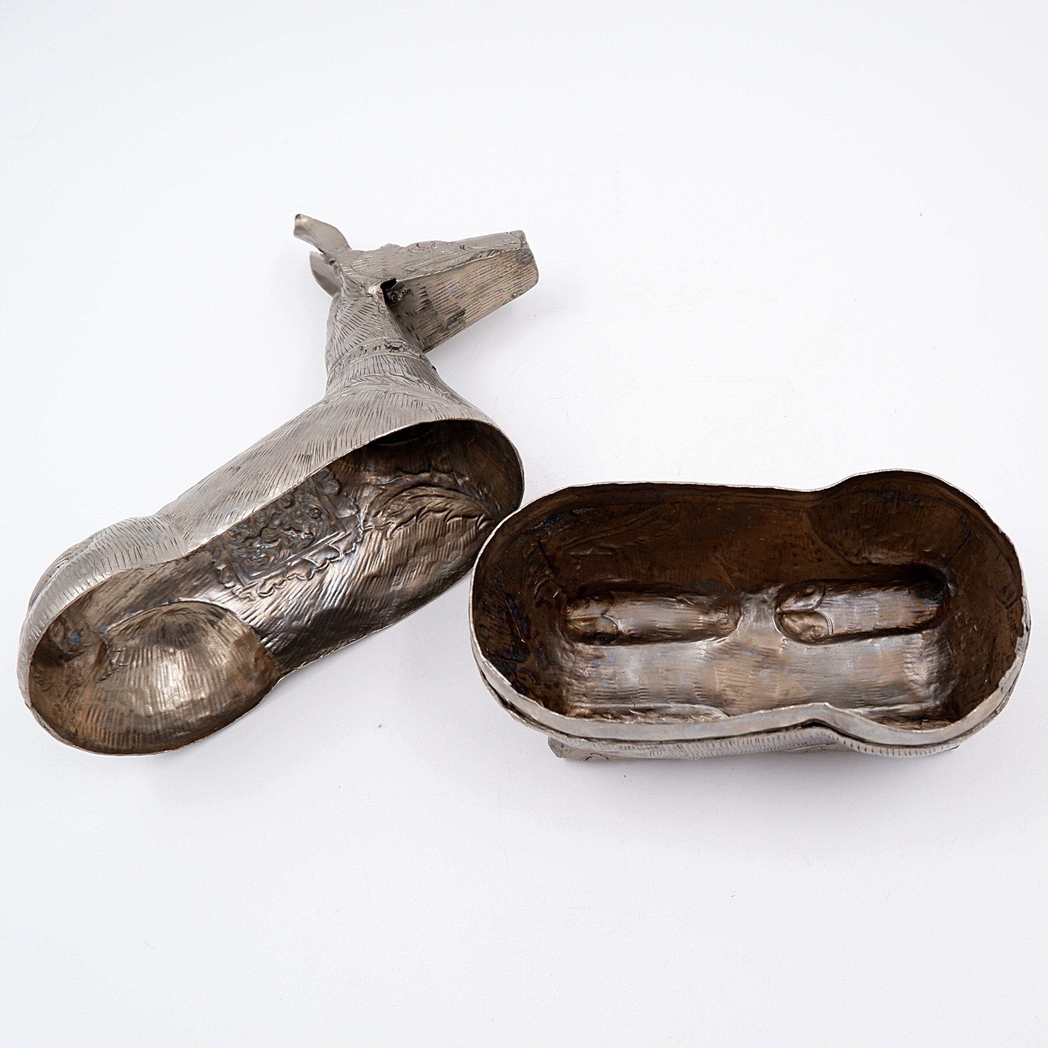 Boîte à bétel ancienne en métal argenté - Cambodge, première moitié du 20ème siècle