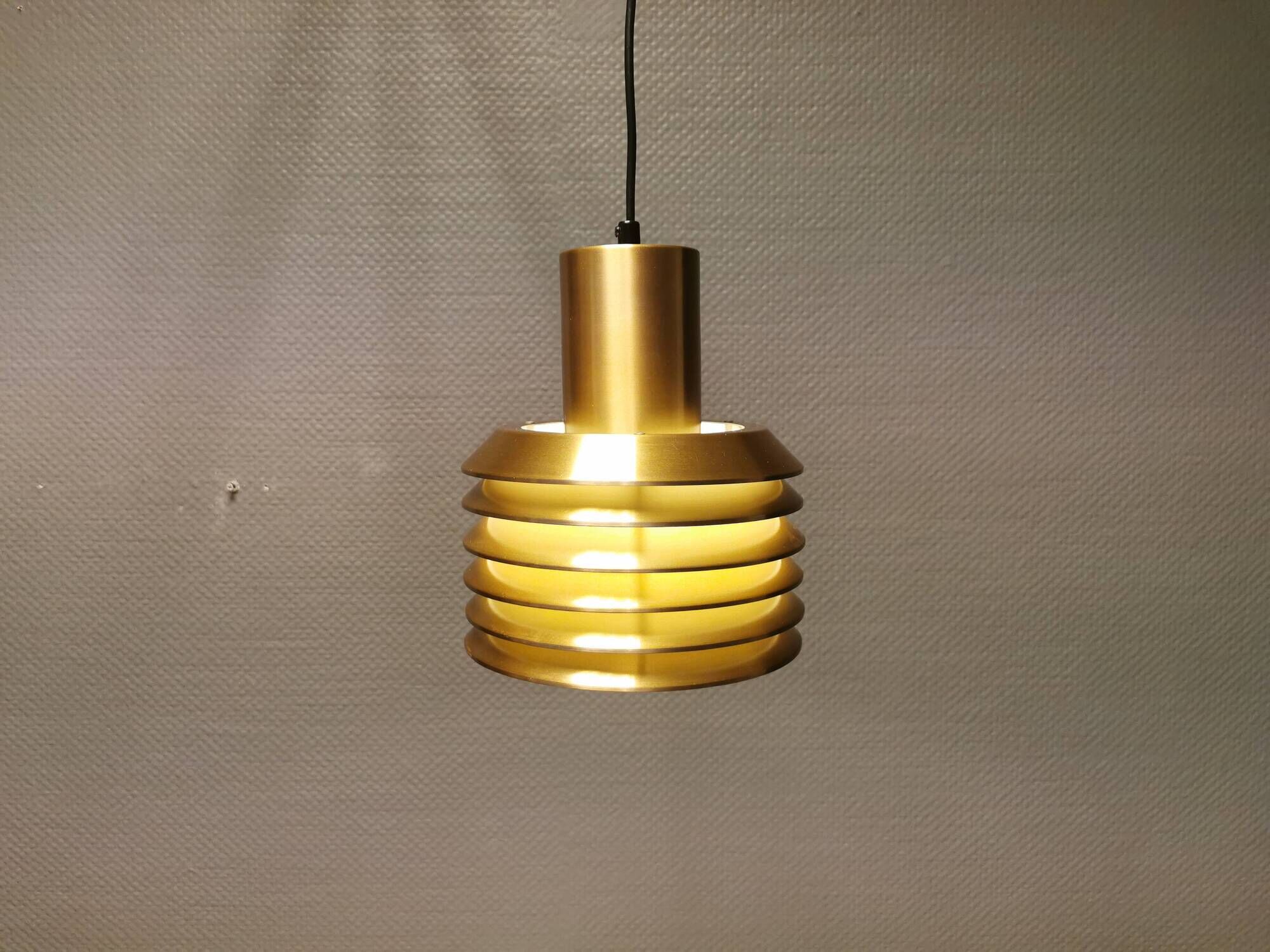 Hanging lamp in gold-colored aluminum with many layers of shades.