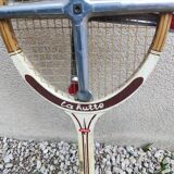 Old tennis racket La Hutte