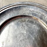 Round silver-plated metal dish monogrammed "MR"