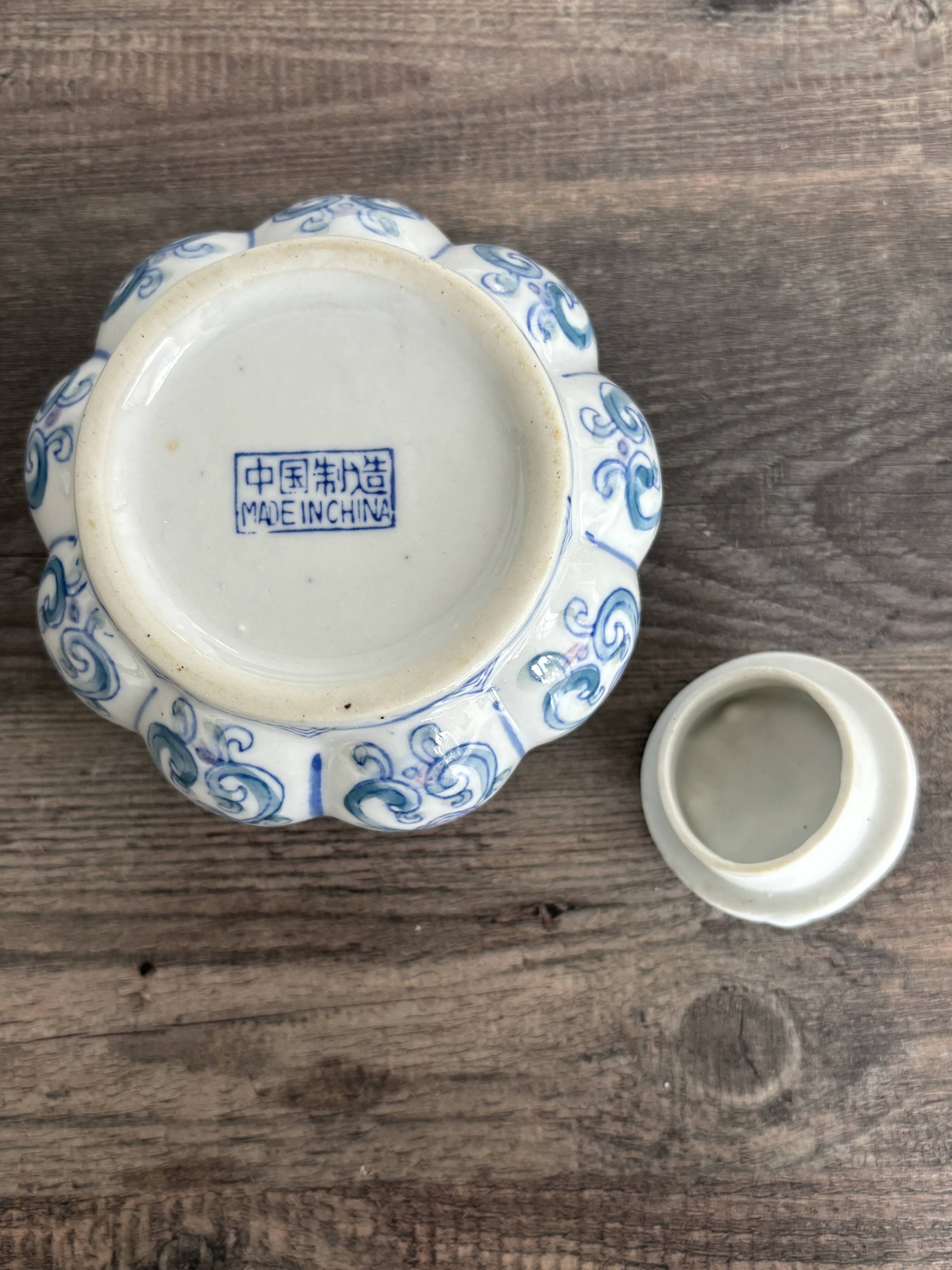 Antique Chinese porcelain box