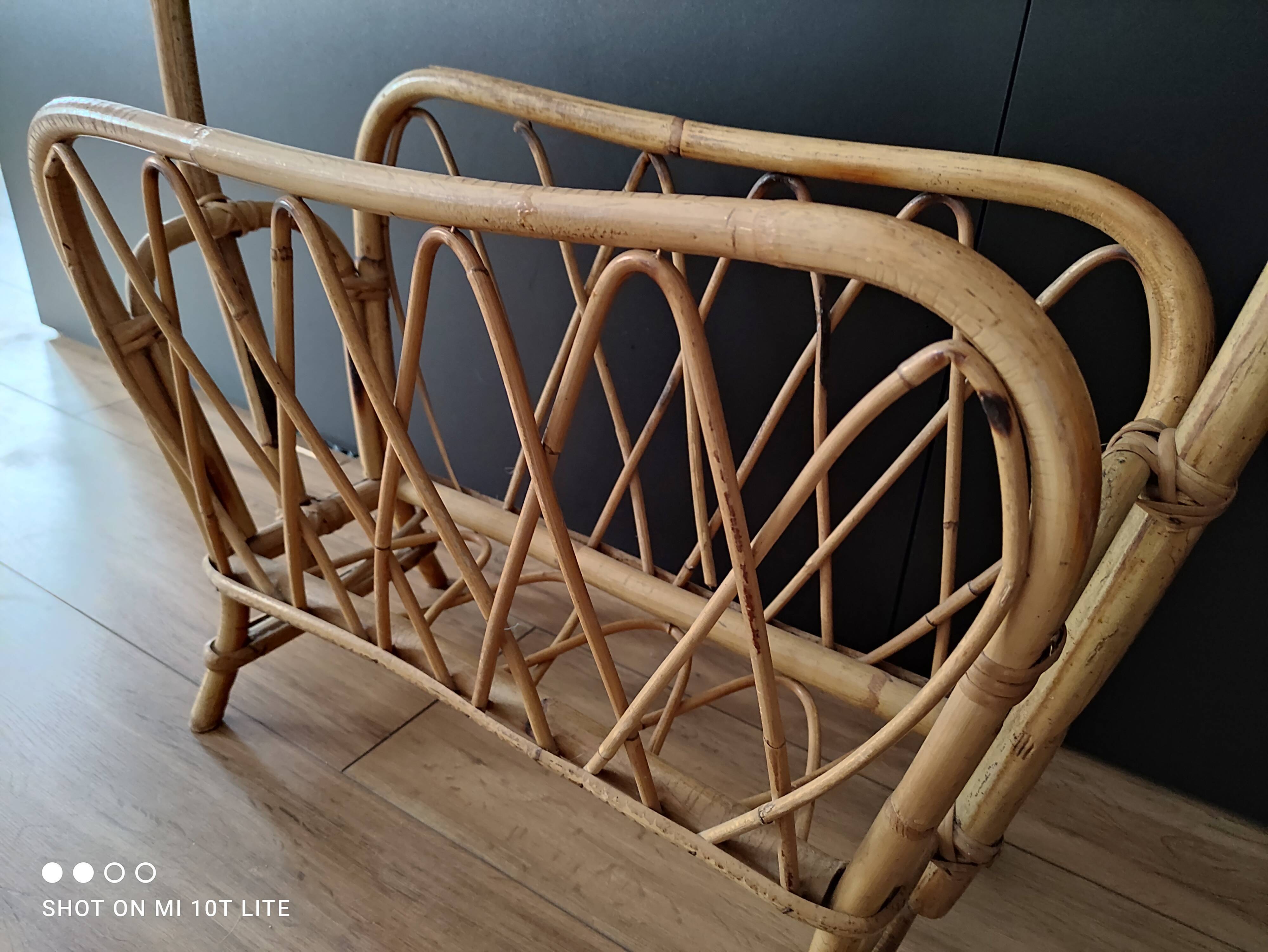 Vintage magazine holder 60s in rattan honey light