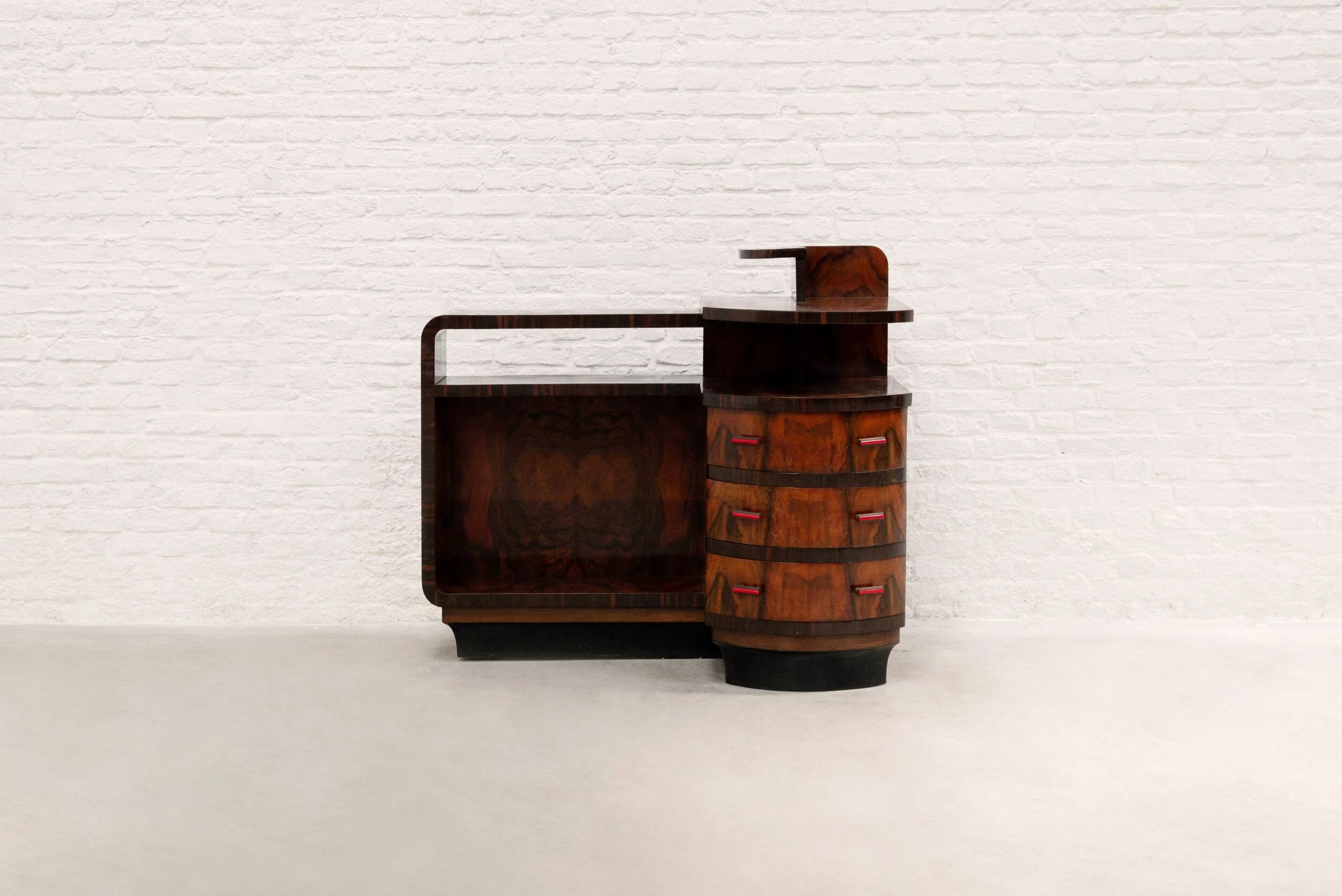 Italian rationalist walnut sideboard with red Bakelite handles, circa 1930