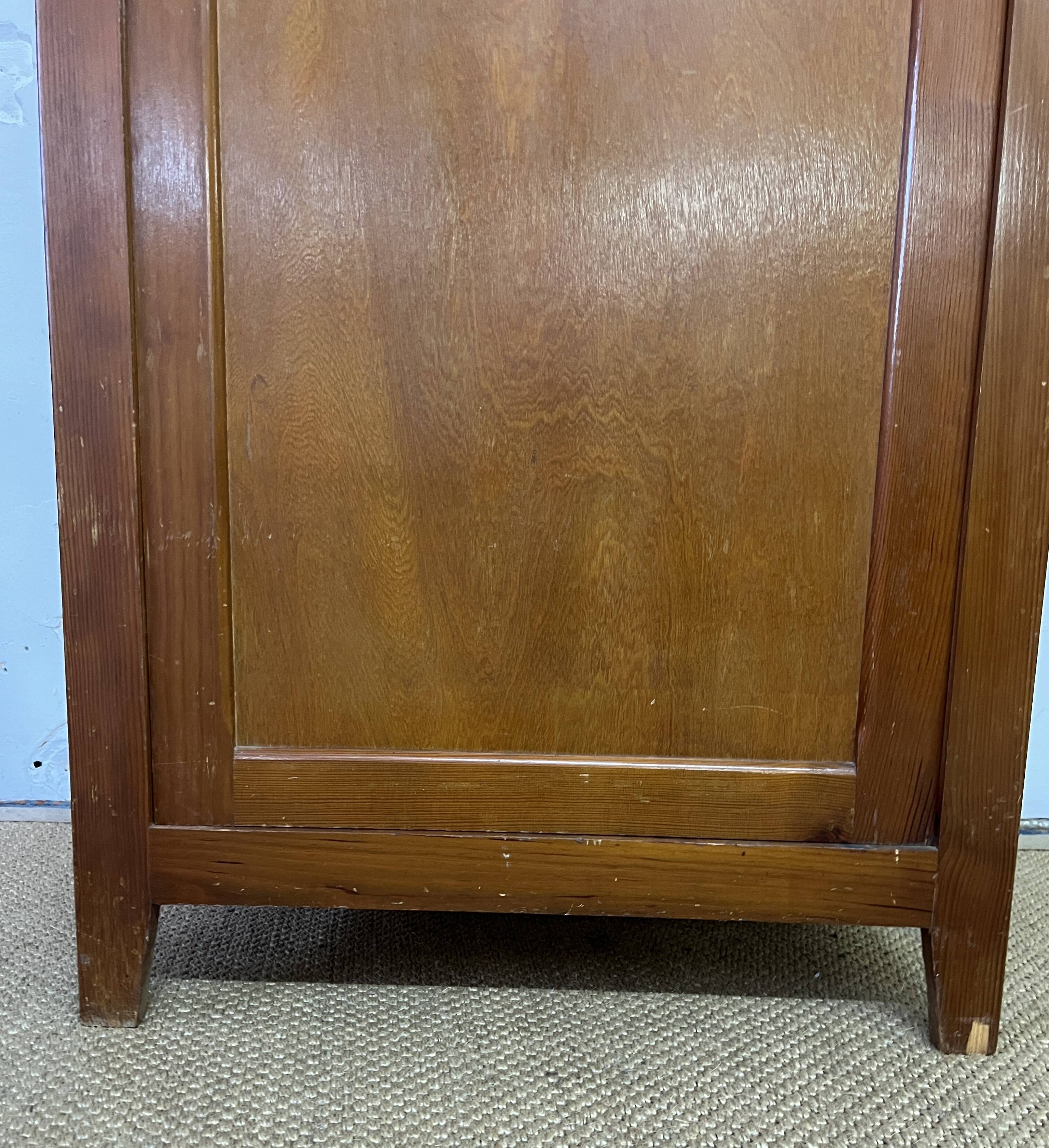 Armoire parisienne en bois vintage