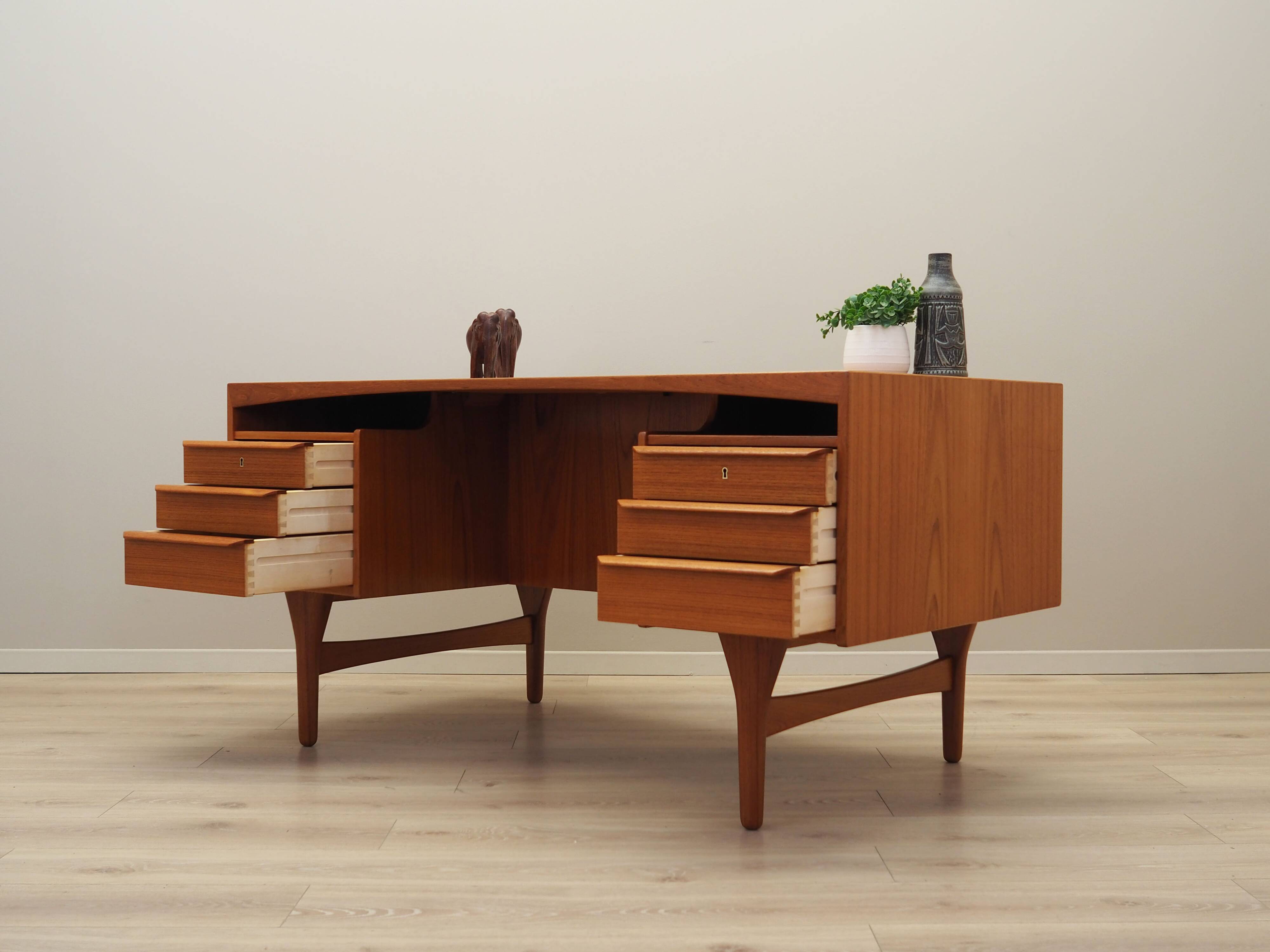 Teak desk, Danish design, 1960s, designer: Vald Mortensen, production: Odense