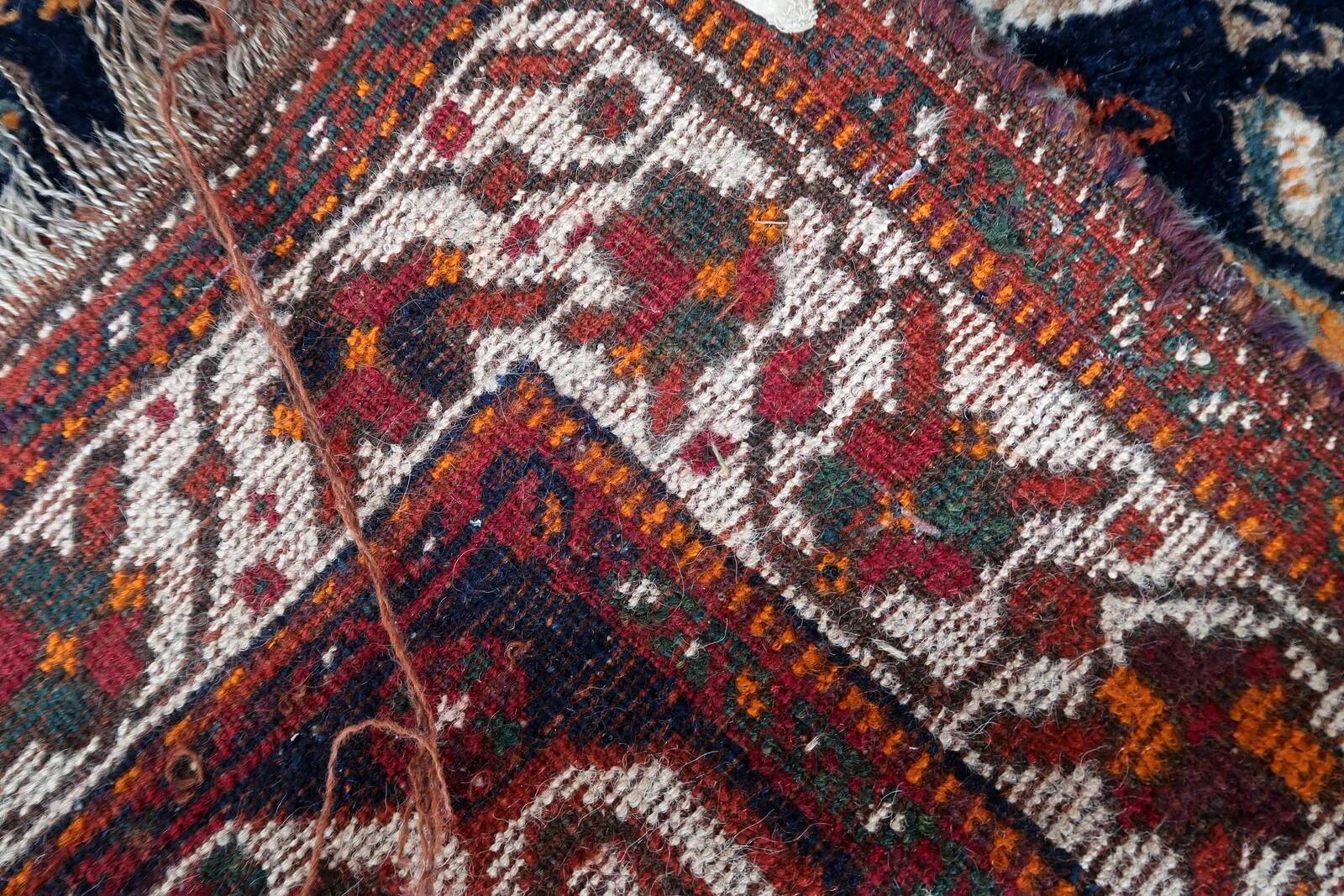 Handmade vintage Persian Shiraz rug 149cm x 208cm, 1940s