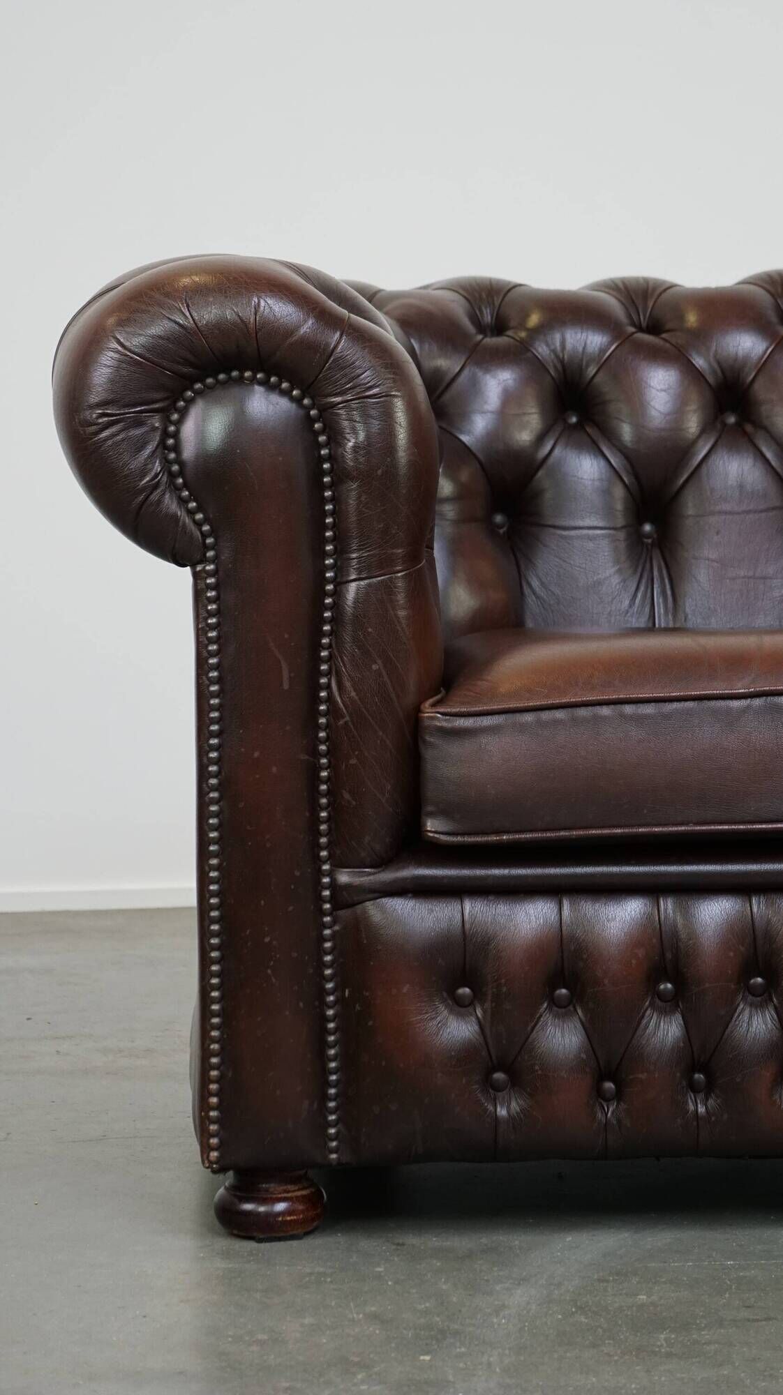 Beautiful and spacious dark brown mottled English cow leather Chesterfield armchair