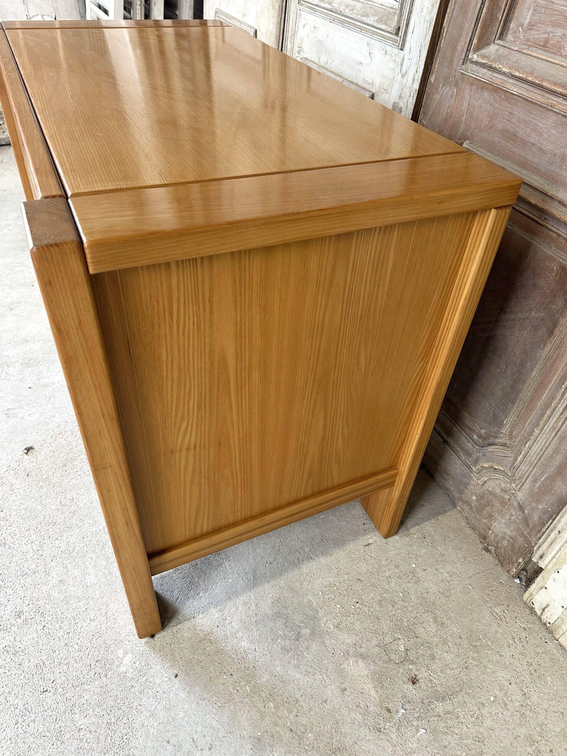 Regain style chest of drawers in elm from around 1980-90.