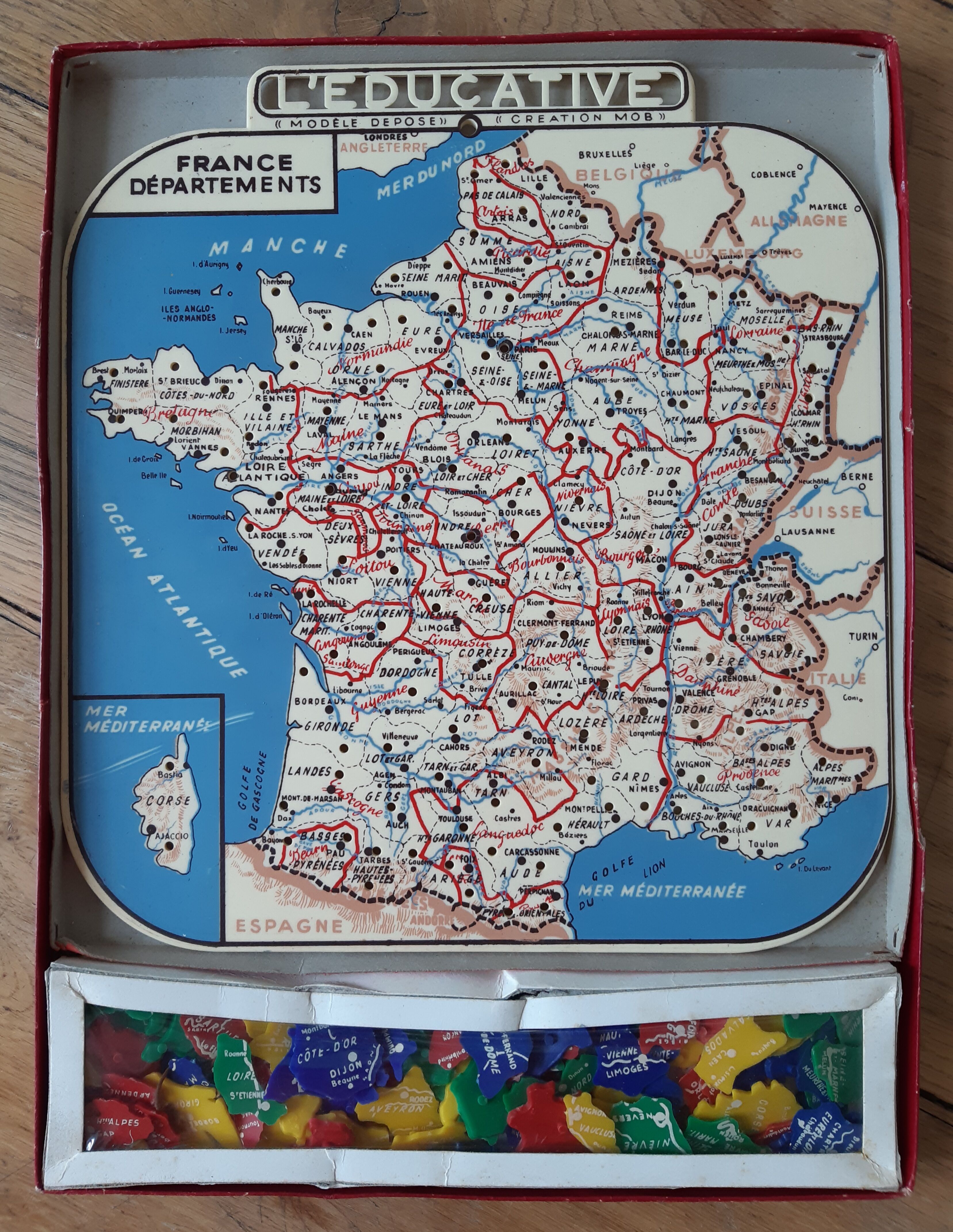 Jeu ancien puzzle des départrments français, vintage 60s