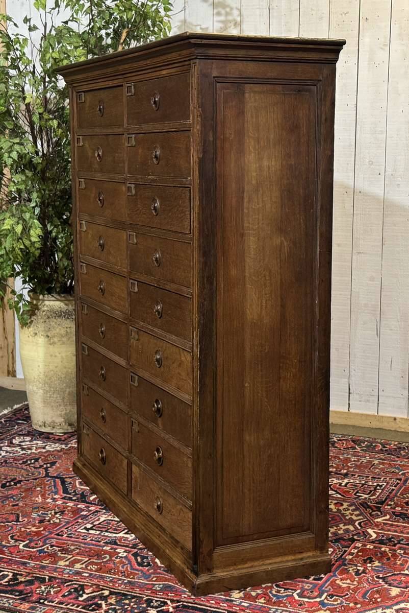 Notary's cabinet with 18 drawers in oak and fir from the early 20th century.