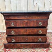 Renaissance period chest of drawers in flamed mahogany veneer