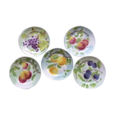 5 assiettes à dessert anciennes à décor de fruits en barbotine de saint clément