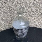 Liquor service consisting of a carafe and 6 small shot glasses, houndstooth pattern