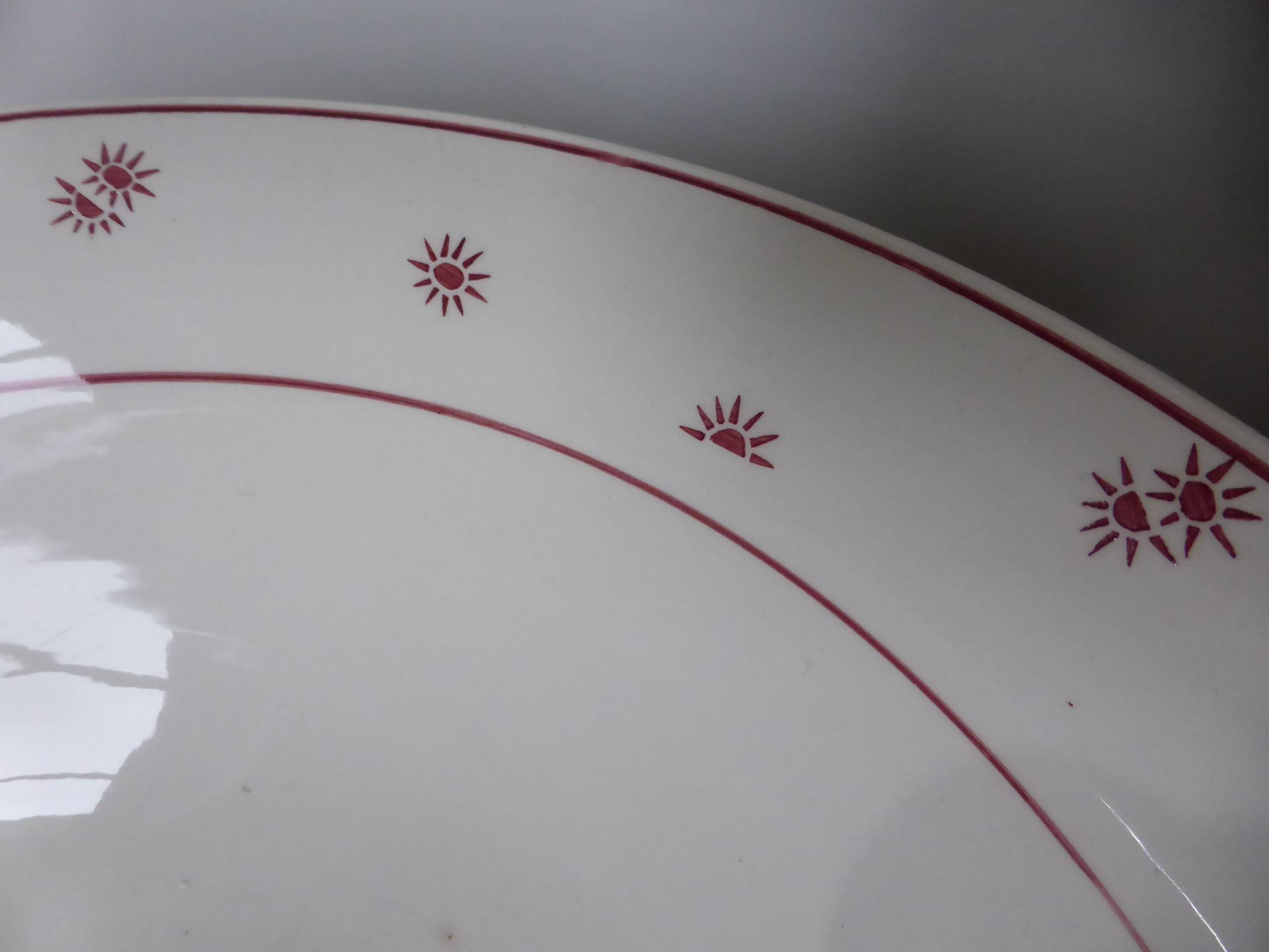 Vintage salad bowl on pedestal Digoin Sarreguemines model Andree