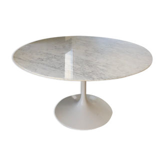 Tulip table E. Saarinen 137 cm, Ed. knoll, 1970
