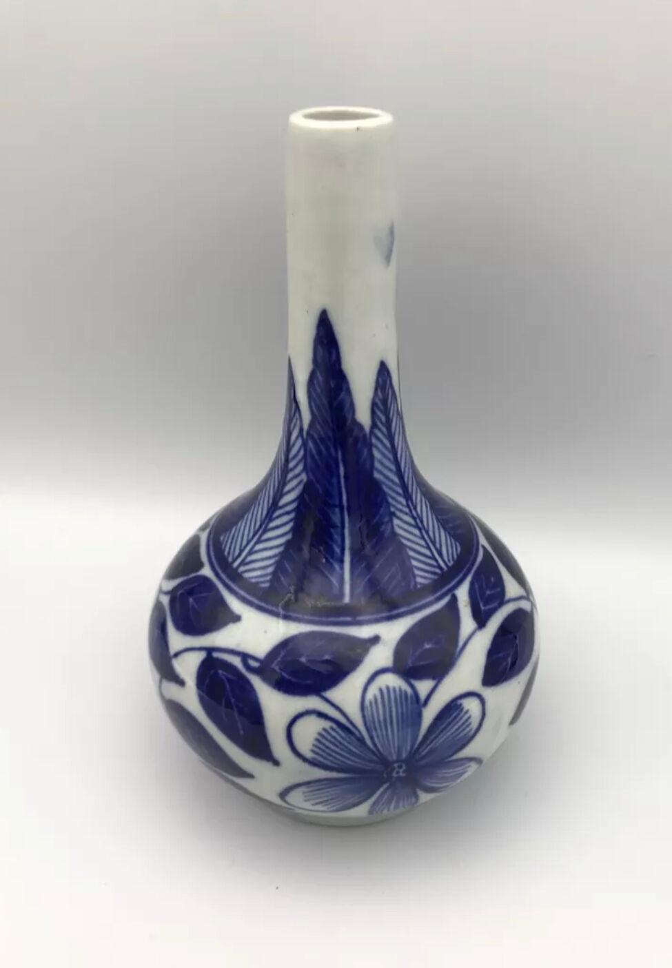 Old vase soliflore porcelain with floral decoration blue asia 18 cm