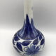 Ancien vase soliflore en porcelaine à décor floral bleu d’asie 18 cm