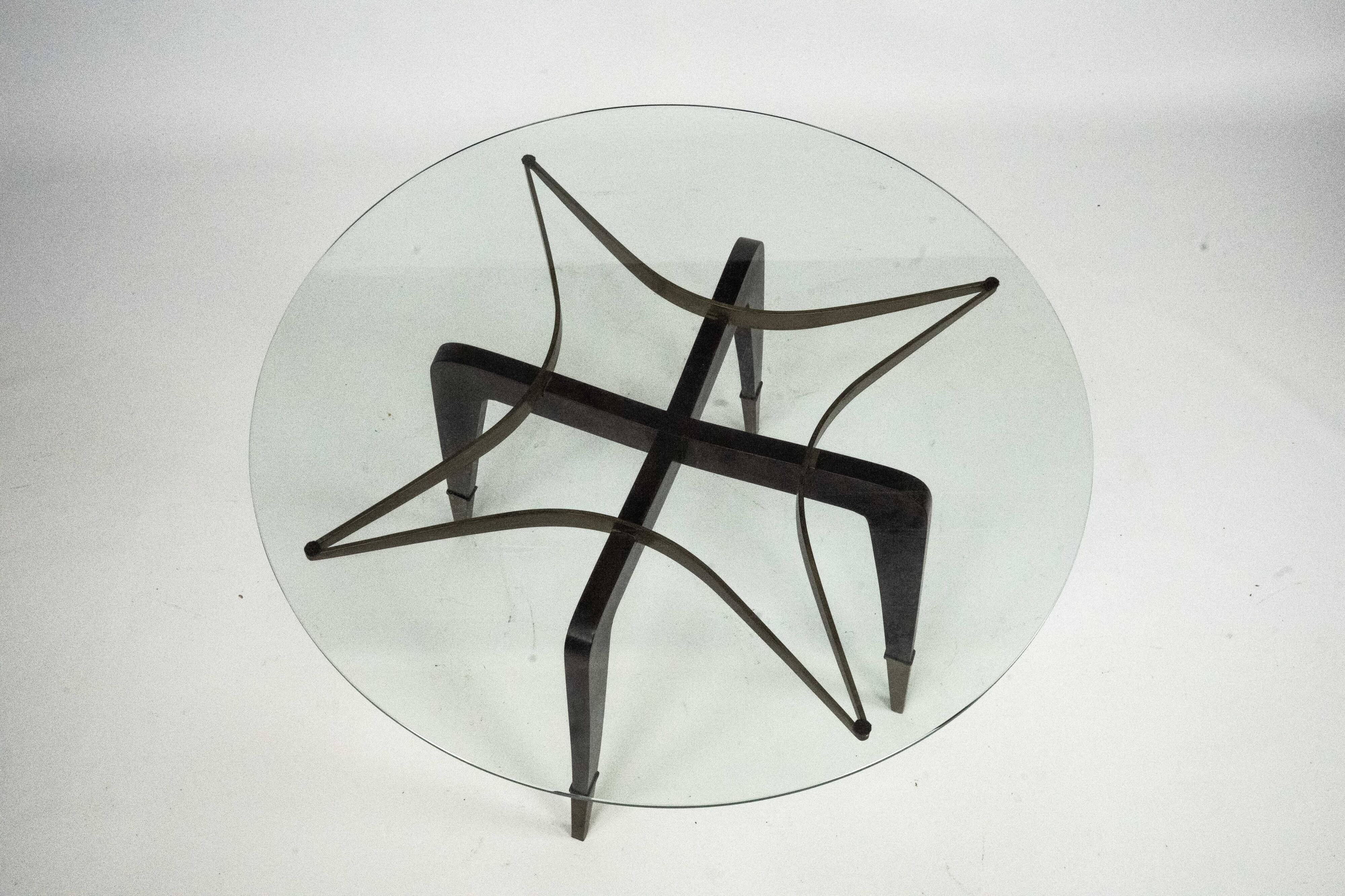Rare mid-century round coffee table by Paolo Buffa, Italy, 1950s.