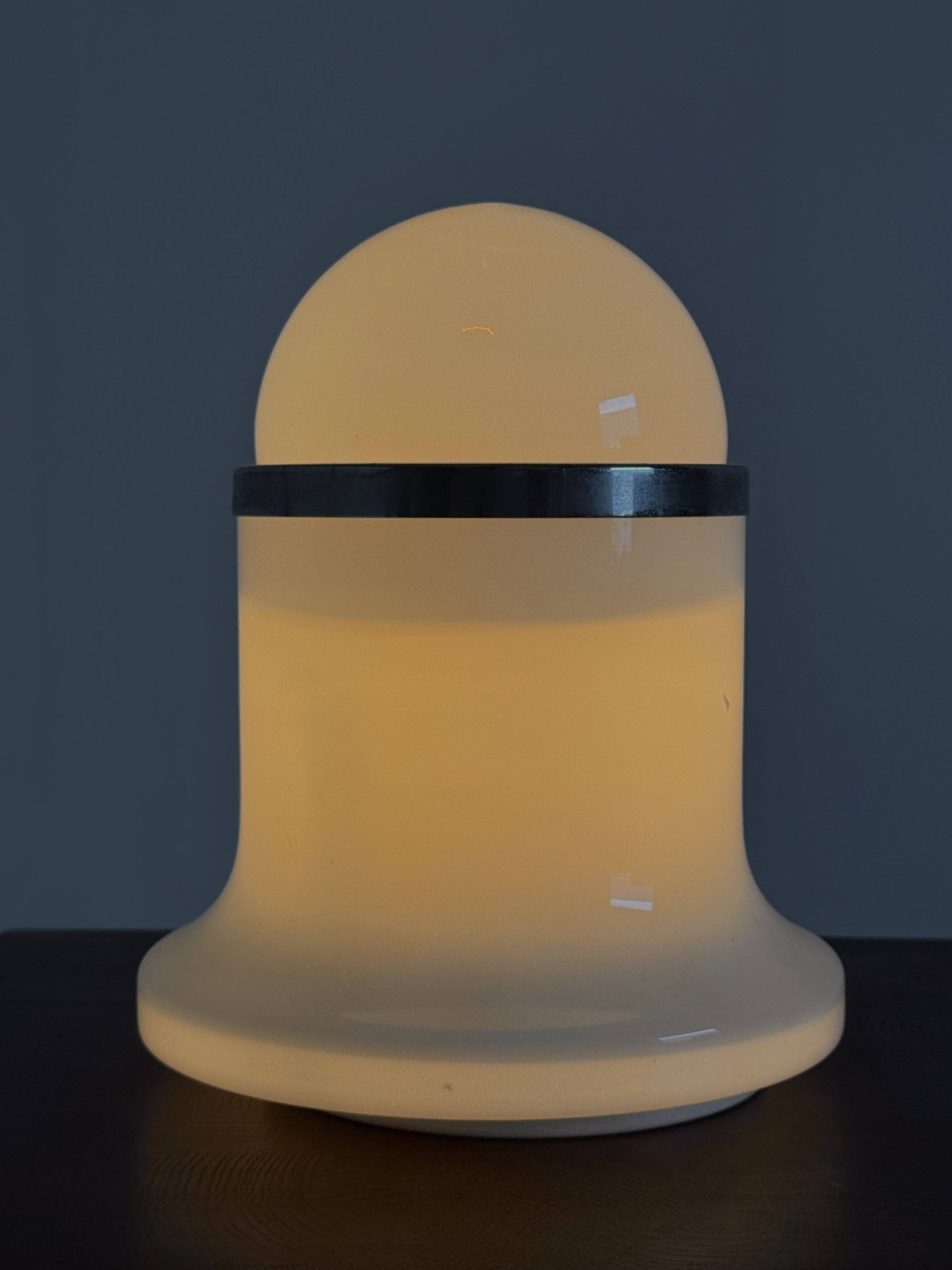 Murano vintage table lamp white by Architetti by De Martini, Falconi & Fois