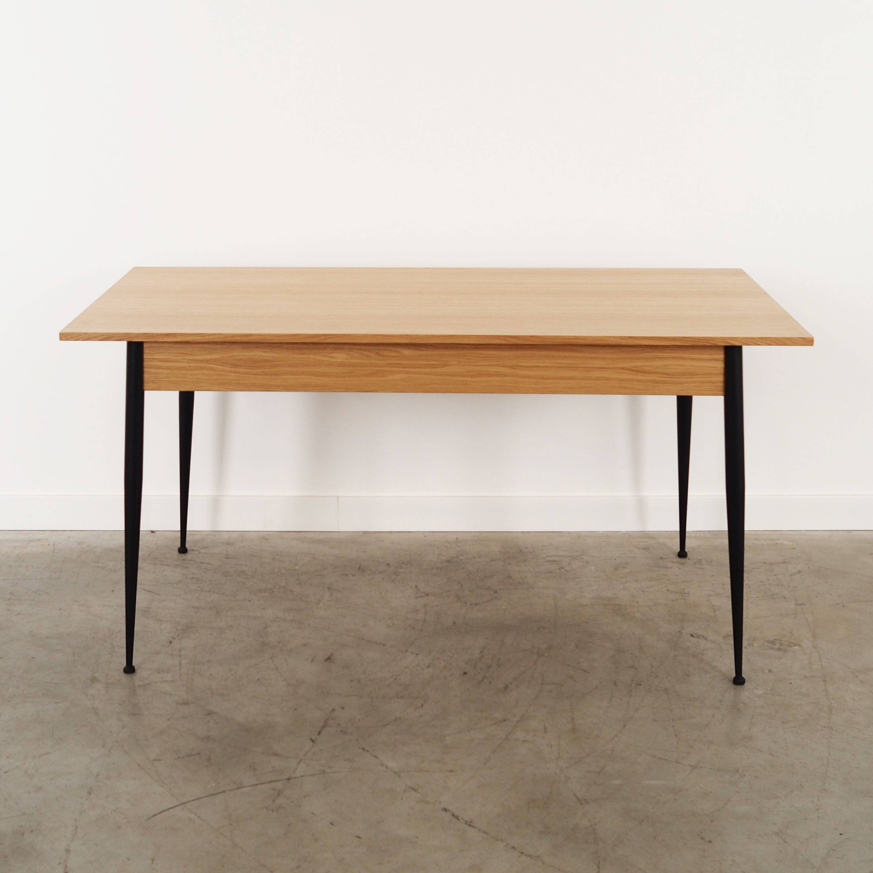Oak table, Italian design, 1980s, manufacture: Italy