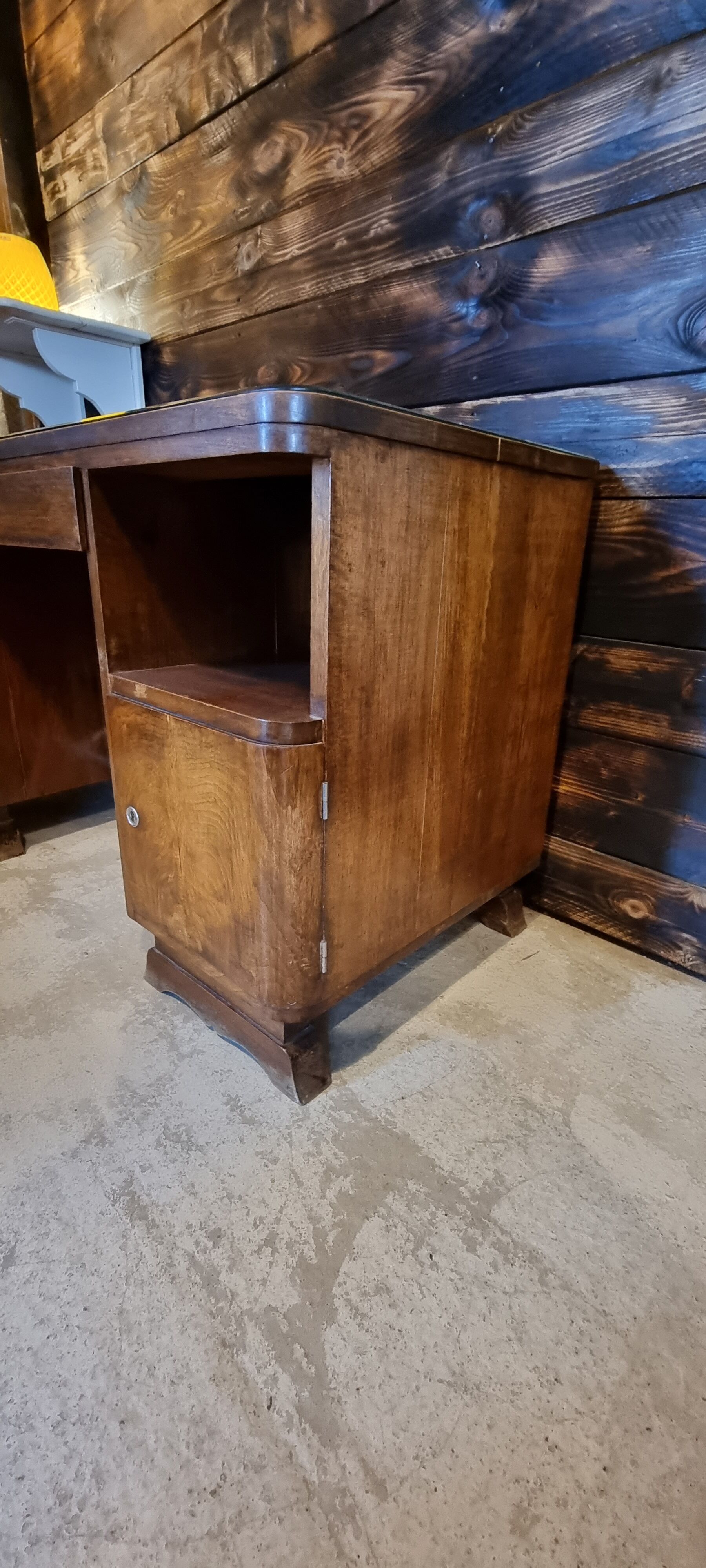 Glass tray desk
