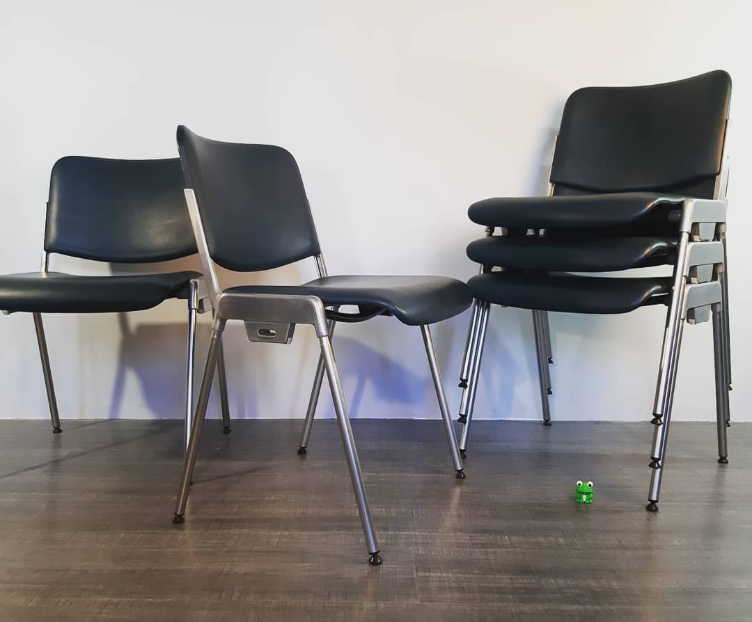 Set 5 chairs stackable Mauser in aluminium and leather, vintage 1960