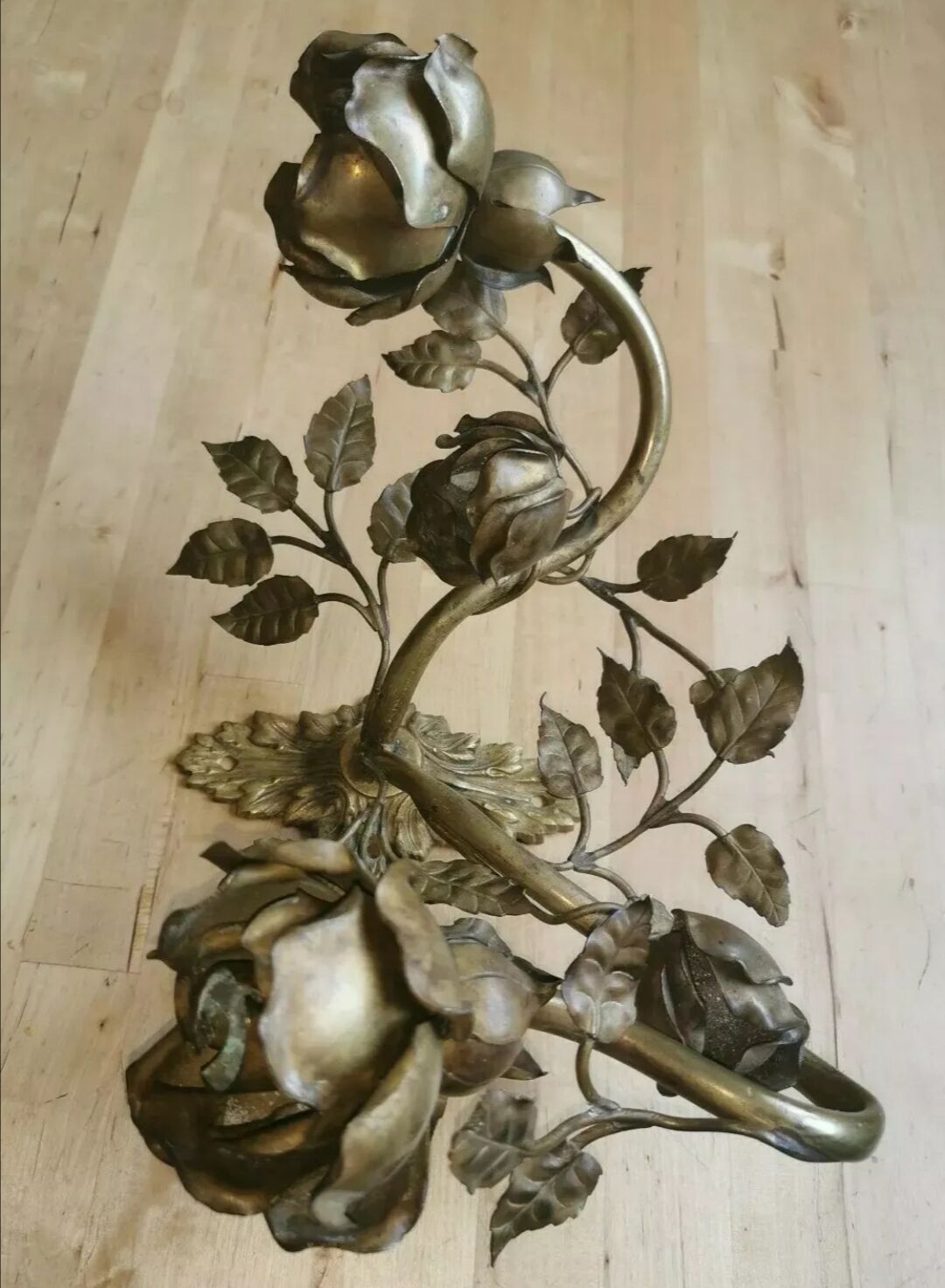 Brass wall sconce golden leaves and roses
