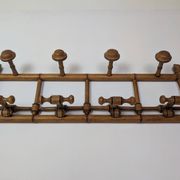 Porte-manteaux mural en bois tourné