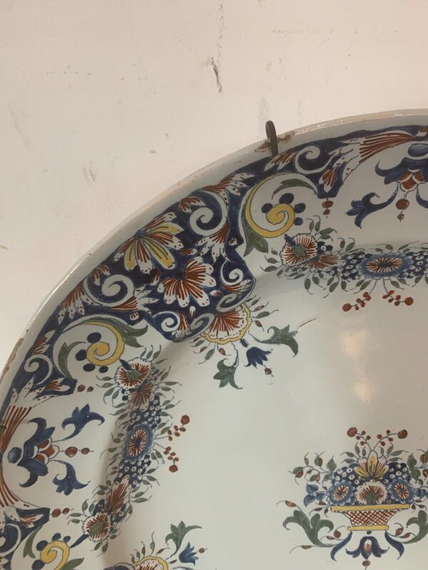Plat rond en faience de Rouen XIX siècle