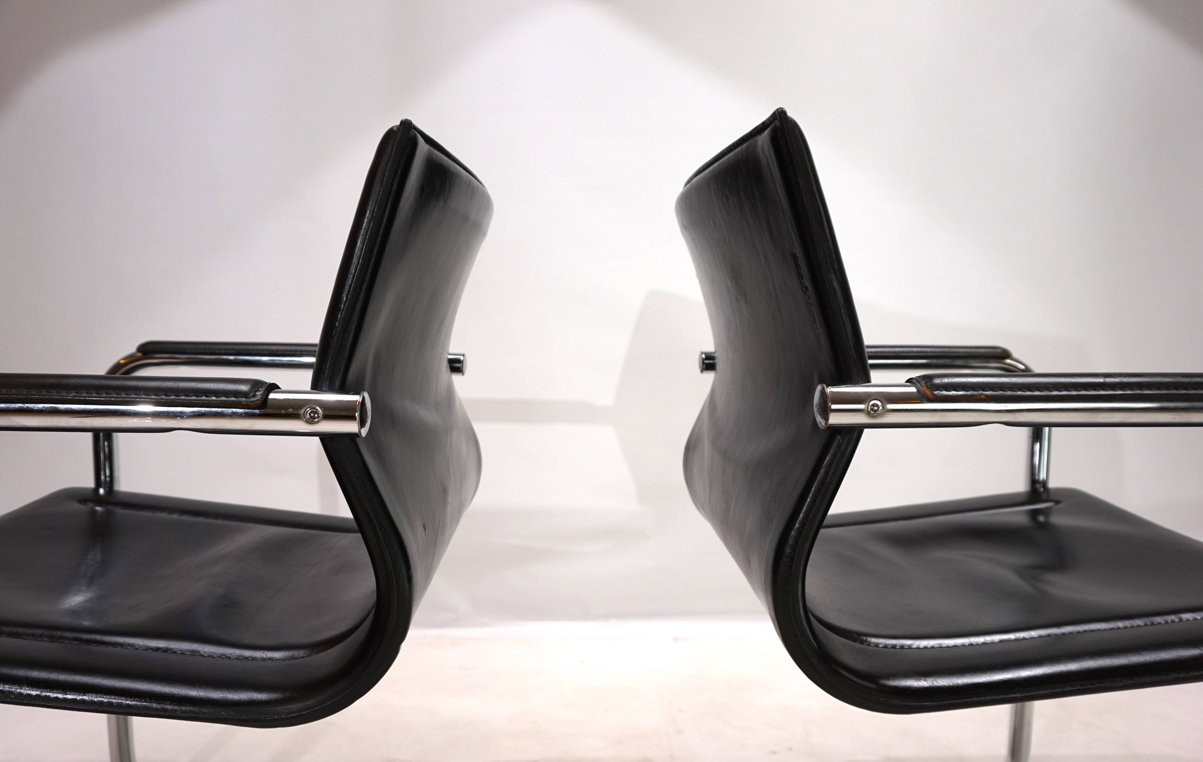 2 leather and chrome metal armchairs Matteo Grassi, 1970