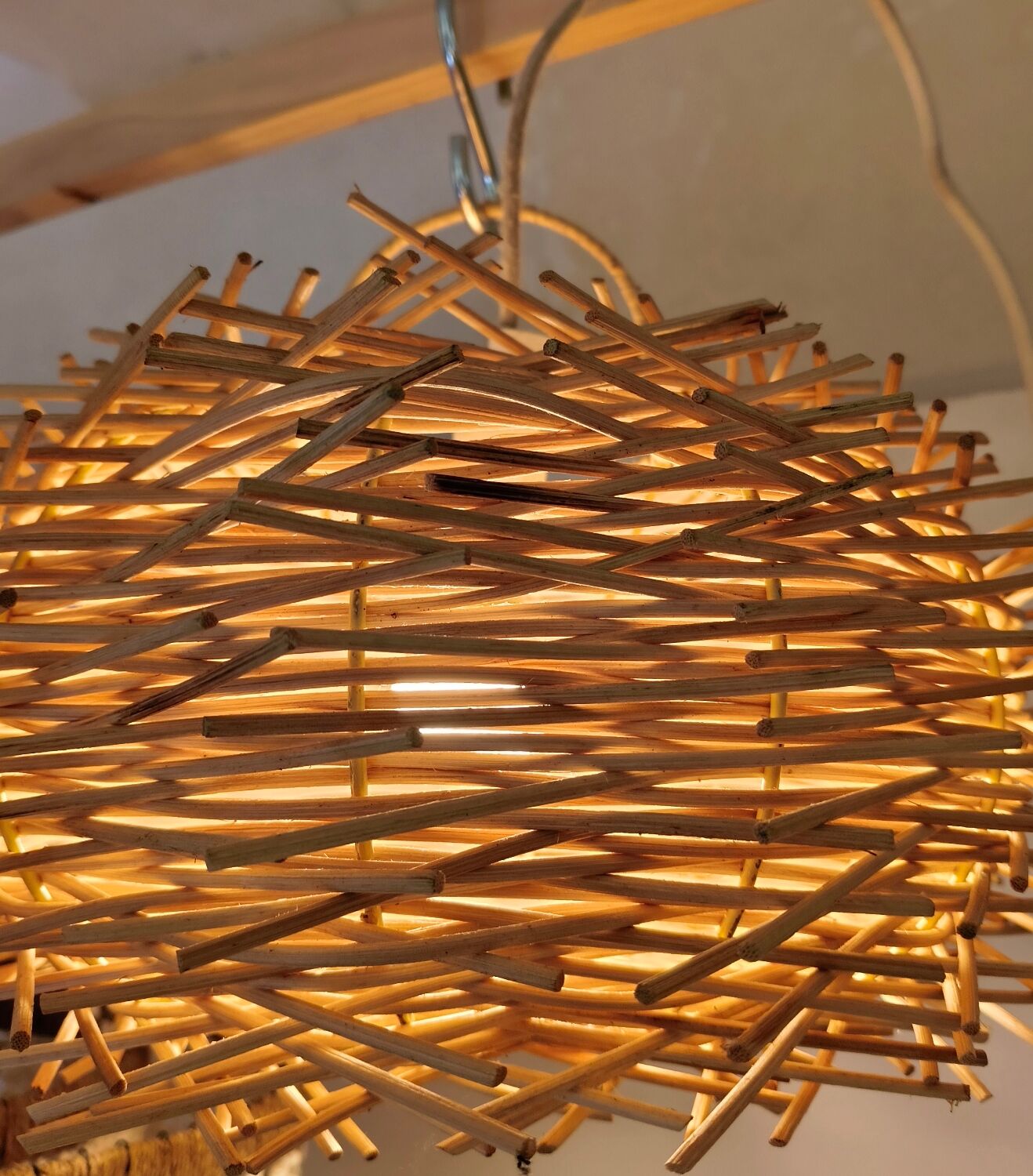 Rattan pendant in the shape of a nest