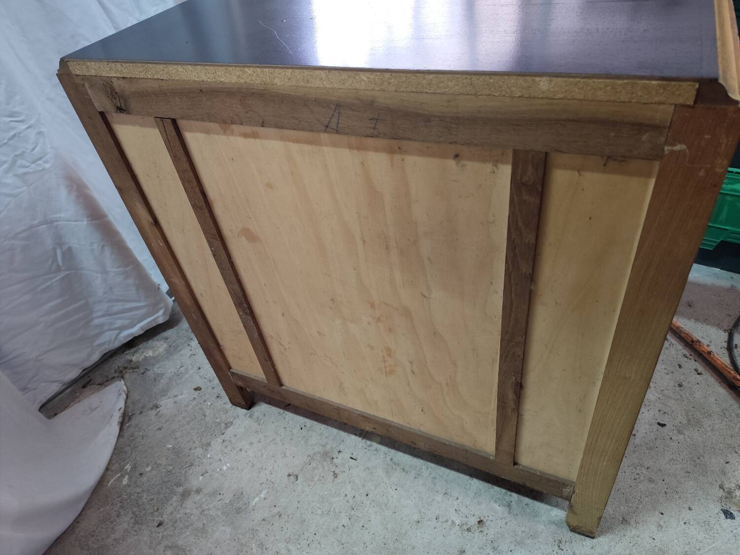 Pretty chest of drawers with 4 compass-legged oak veneer drawers