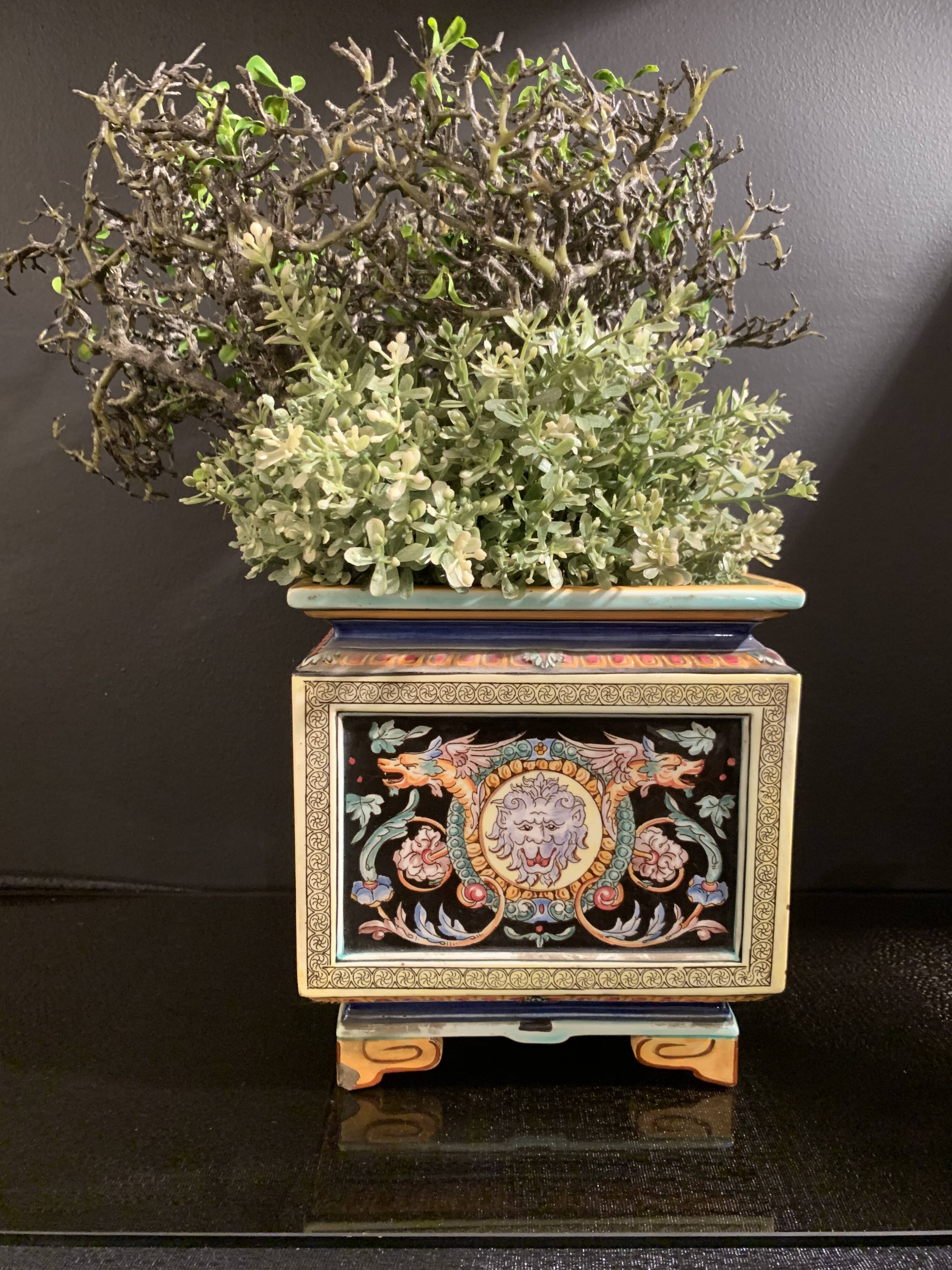 Sarreguemines, pot cache, gardener in earthenware XIXth