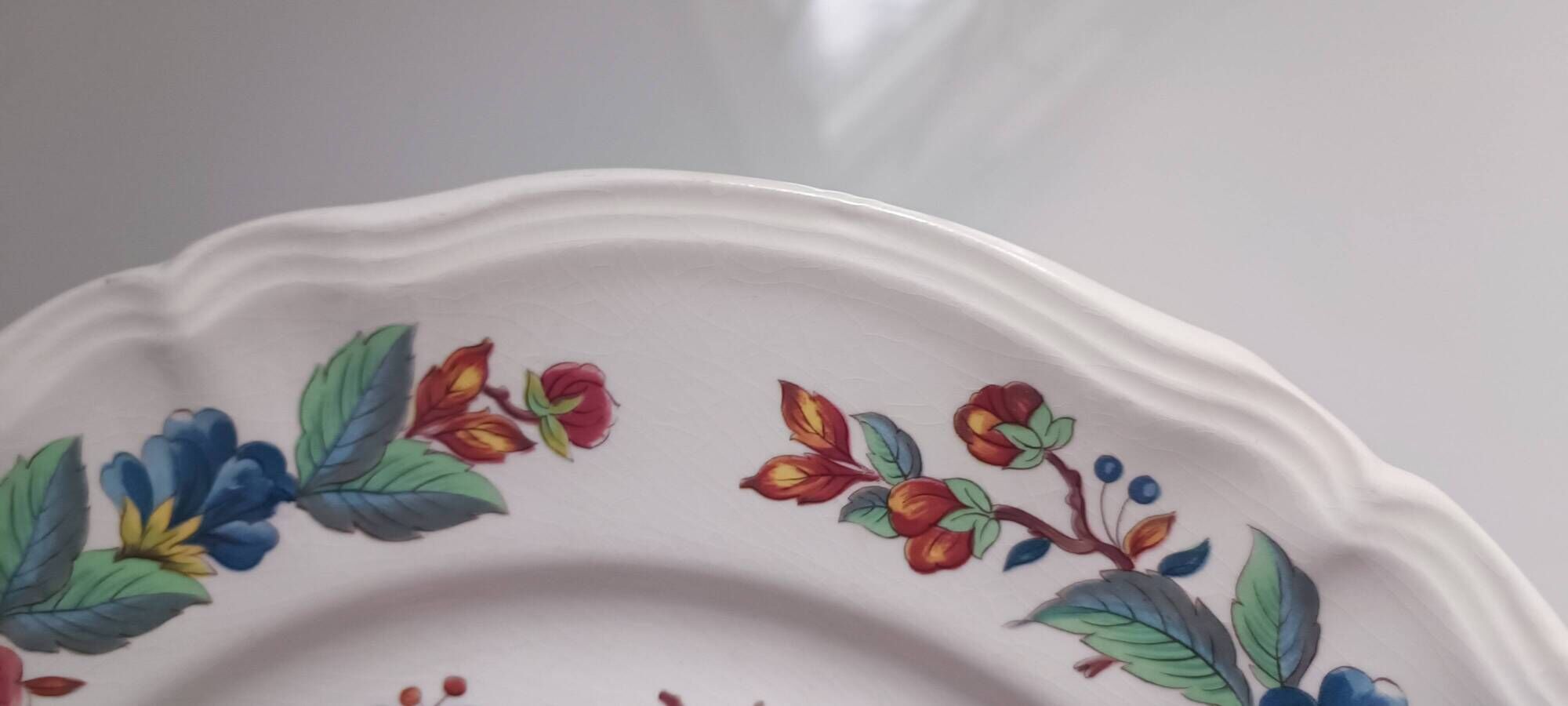 Large vintage round plate in earthenware. Sarreguemines model Vence. 31 cm.