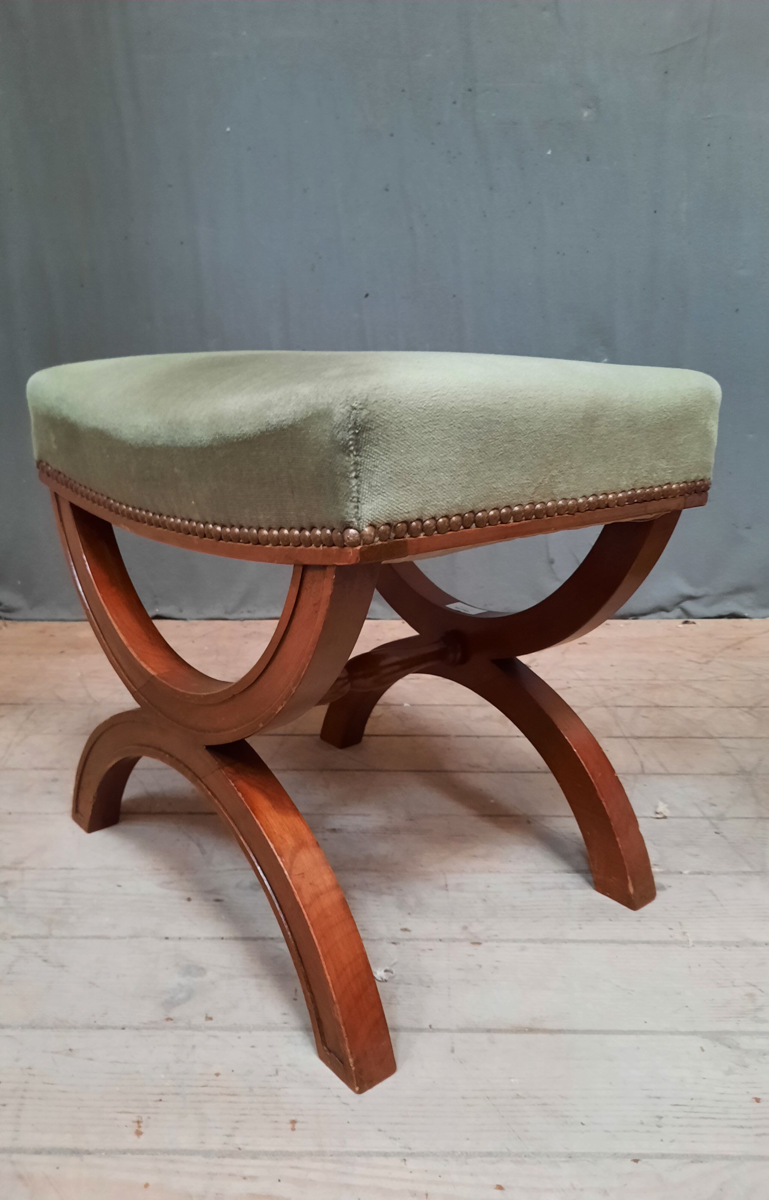 Pair of X-shaped stool