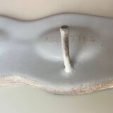 Enamelled sheet metal with inscriptions and hooks