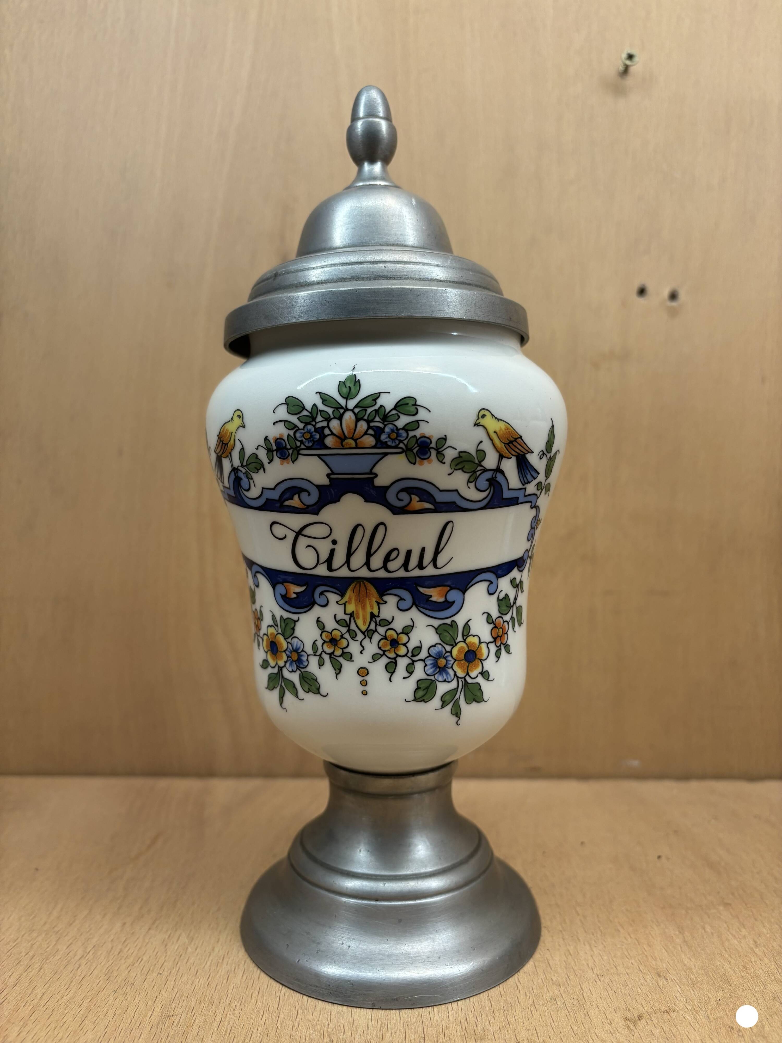 Apothecary jar “Linden”