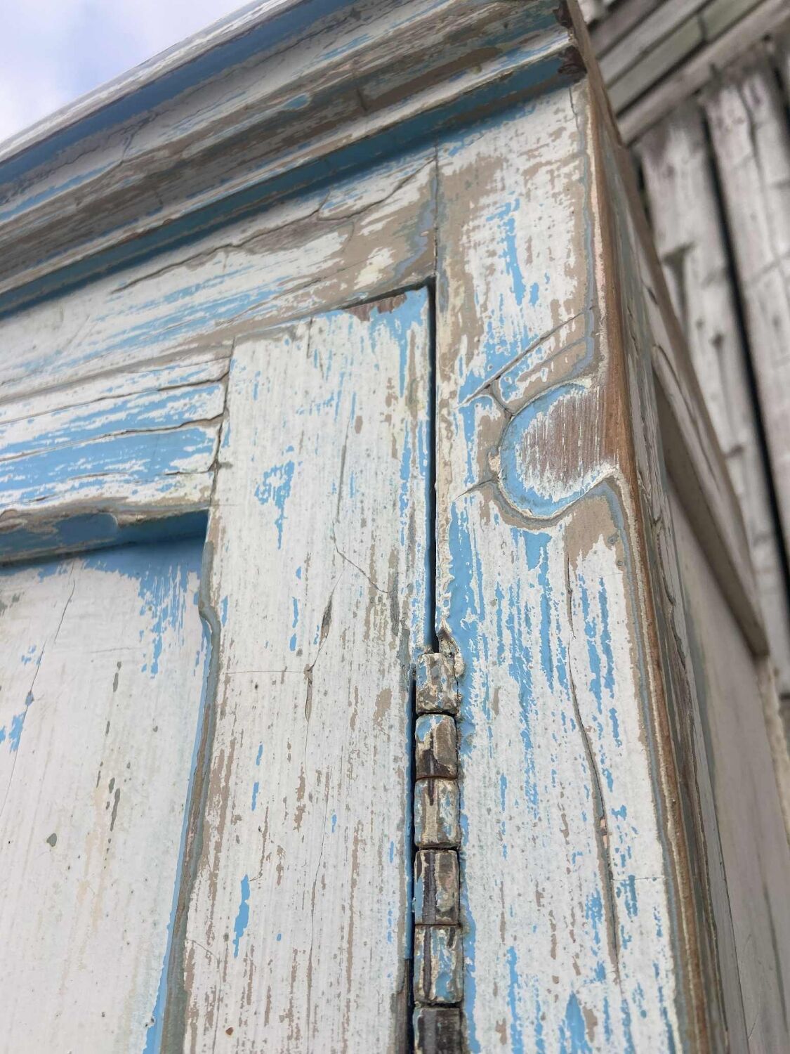 Armoire parisienne en bois