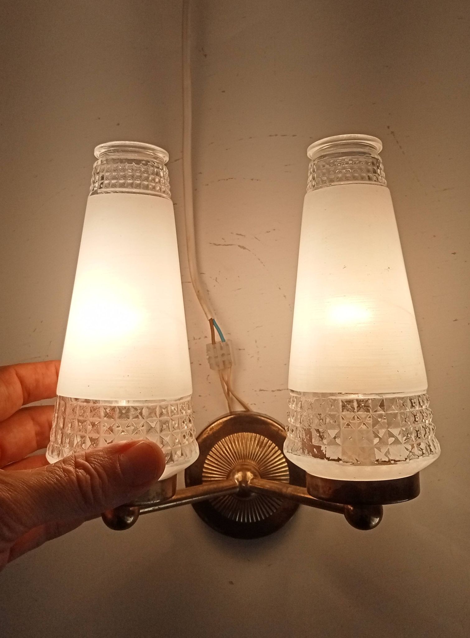Pair of vintage double-light wall sconces in brass and etched glass from the 60s/70s.