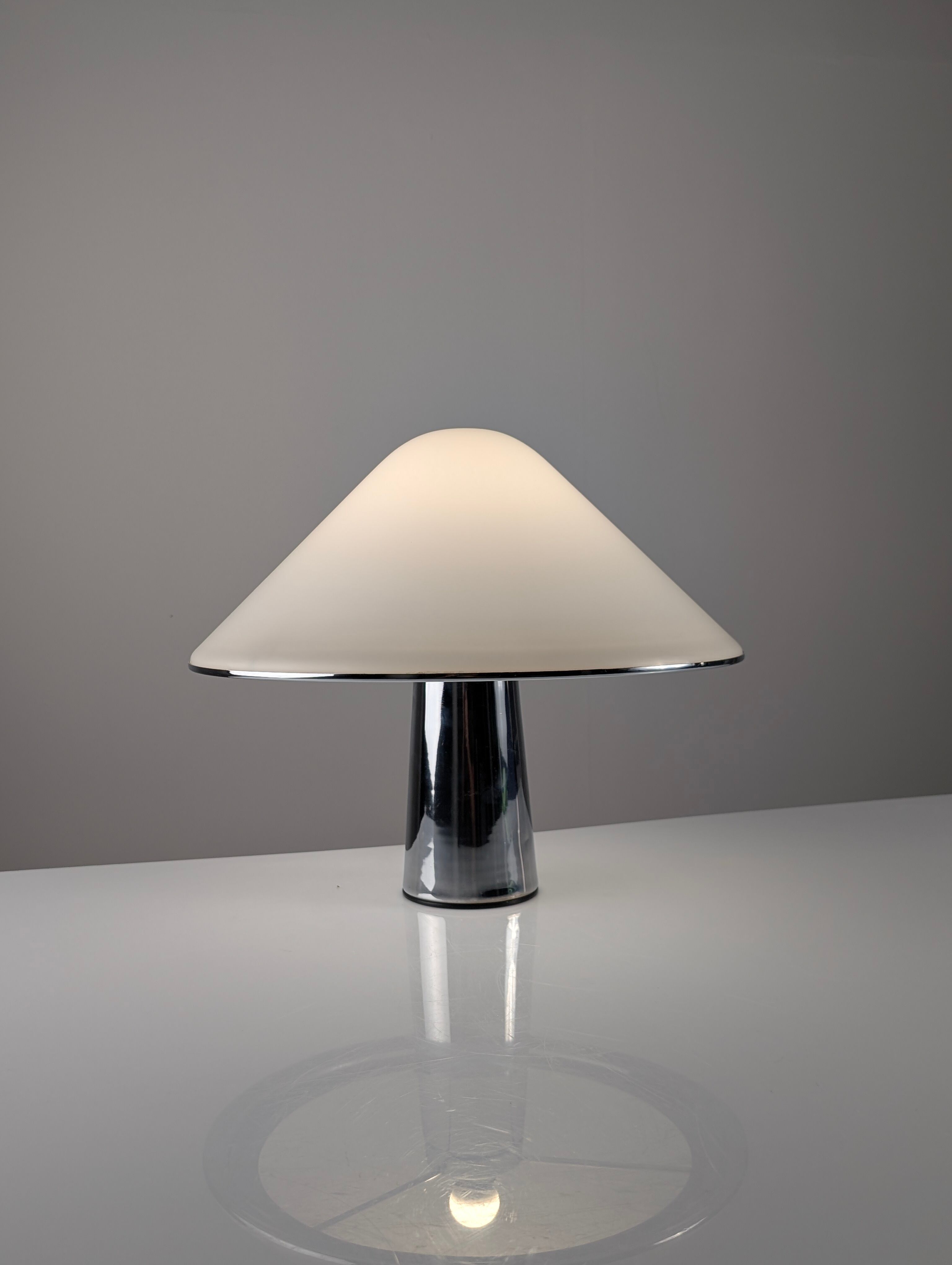 Lampe de table Elpis par Harvey Guzzini pour IGuzzini, années 1970.
