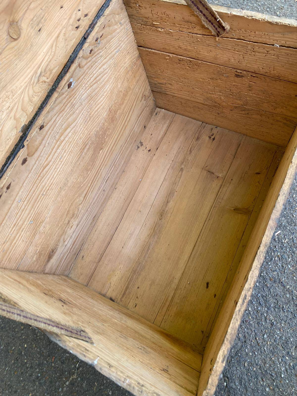 Malle bombée vintage en bois du XIXème