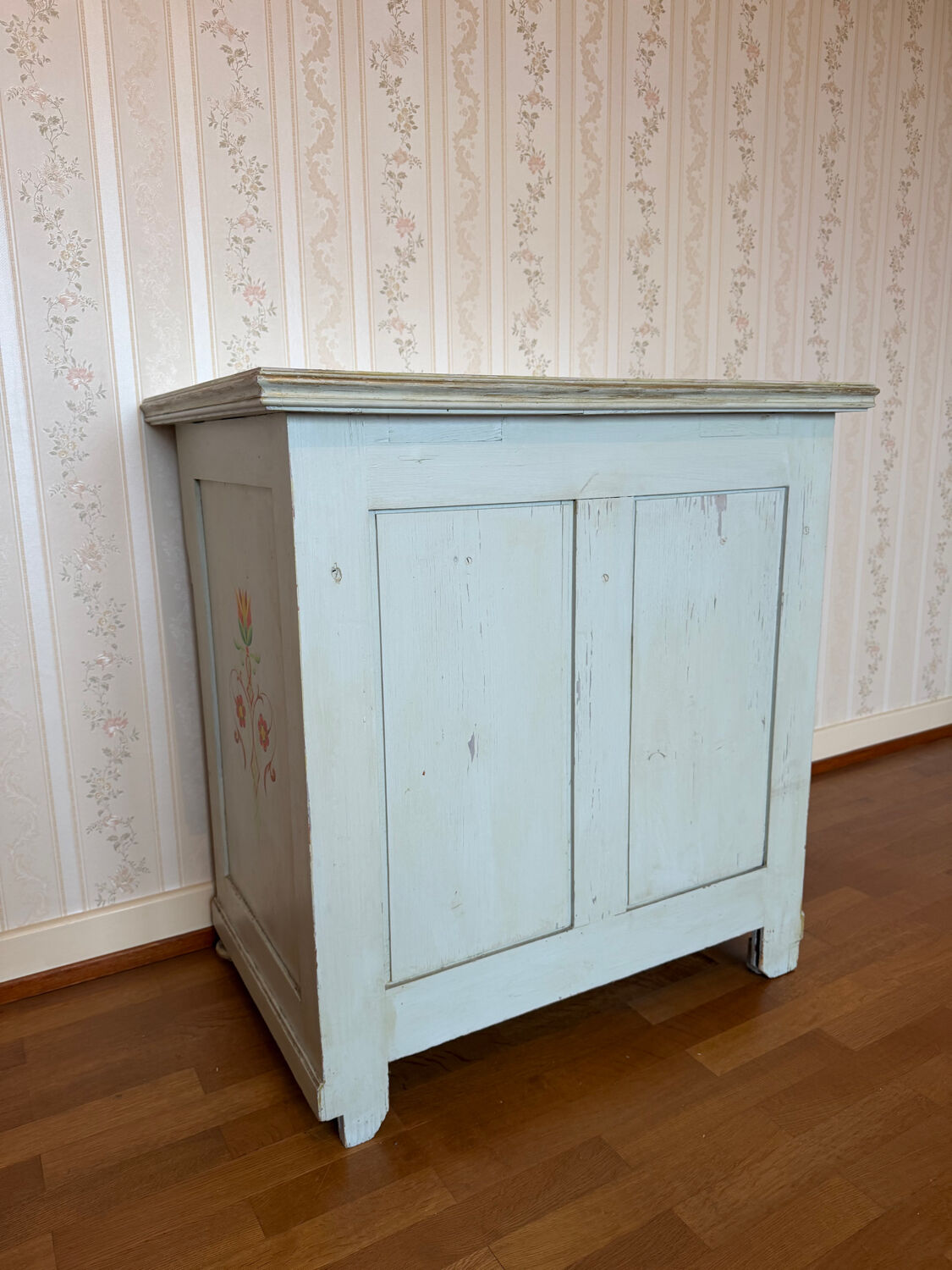 Antique low polychrome sideboard with floral decoration.