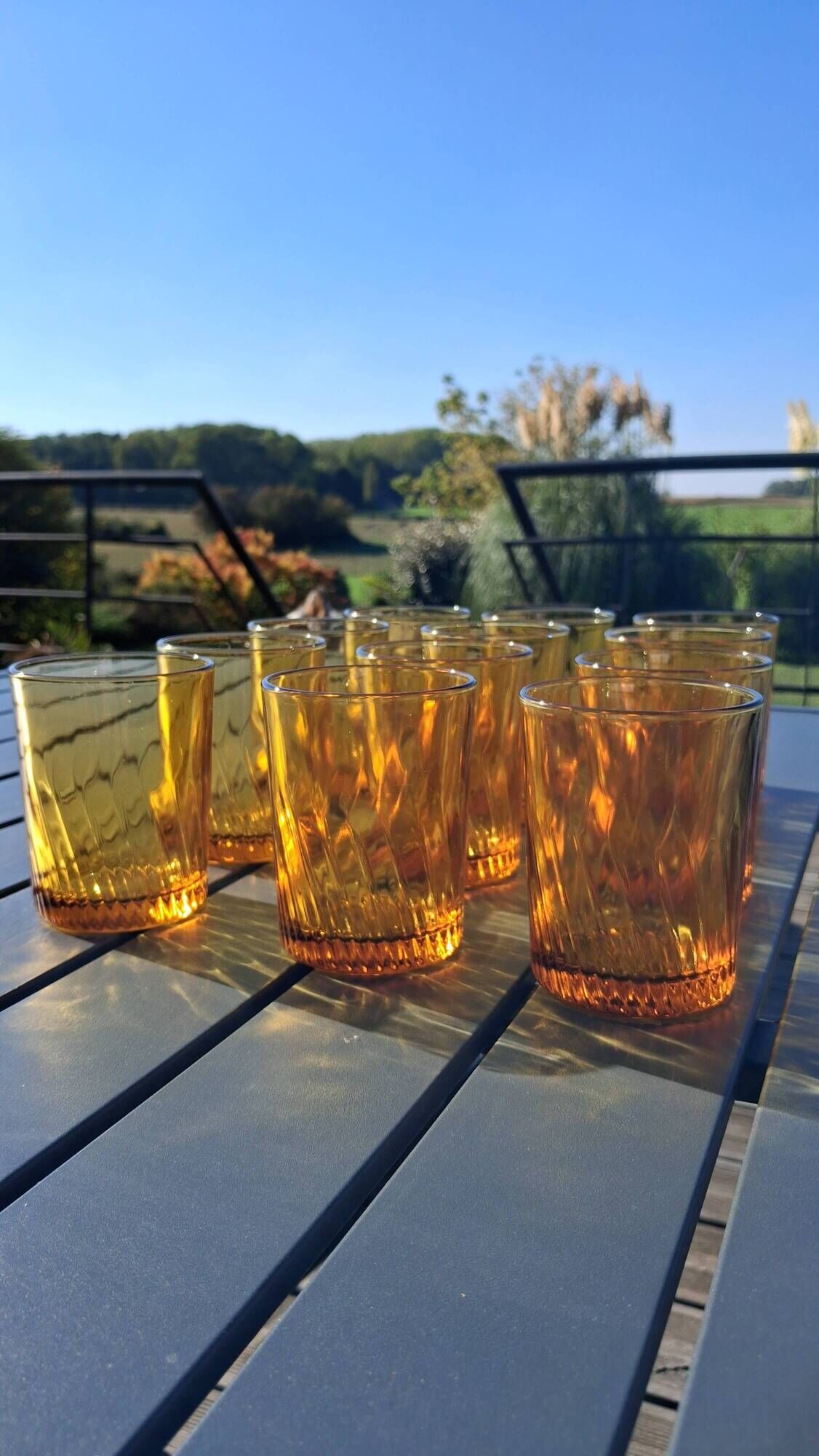 Set of 12 amber textured glass water glasses – Vintage 1970s