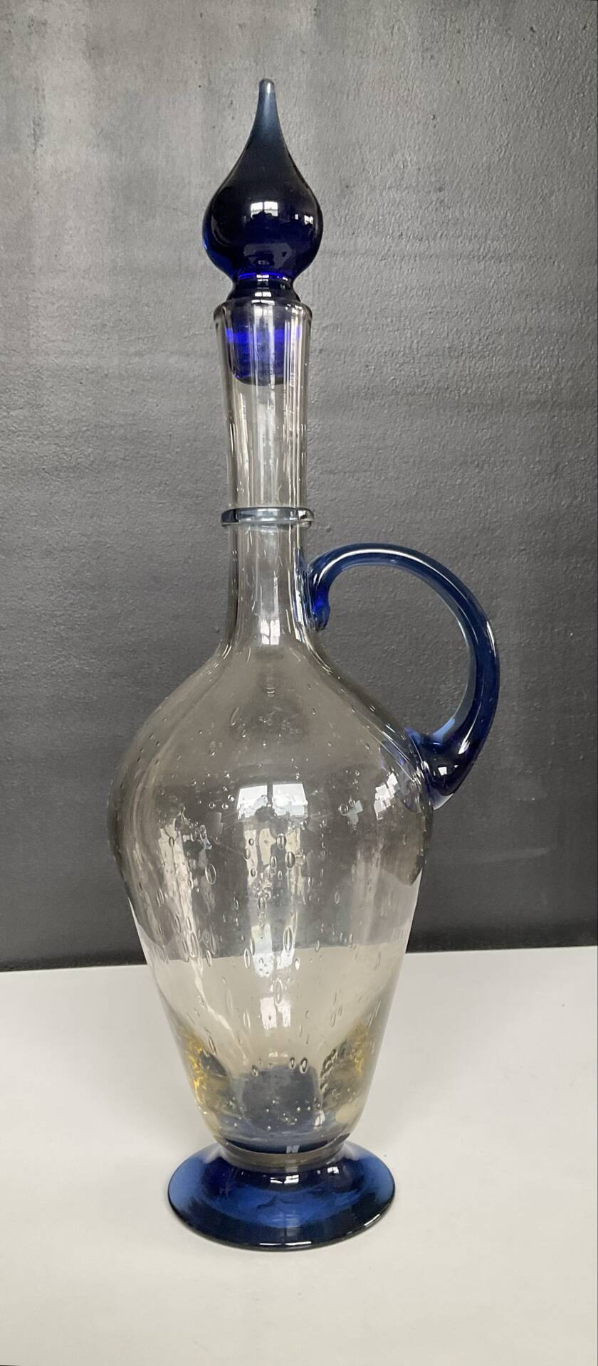 Vintage carafe in blown and bubbled glass paste.