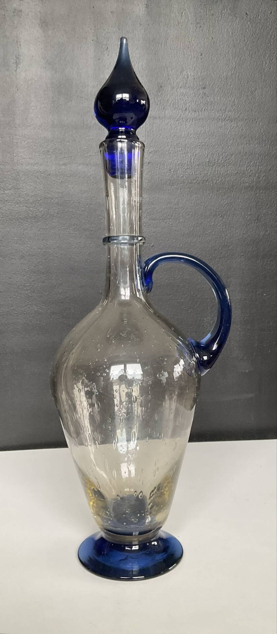 Vintage carafe in blown and bubbled glass paste.