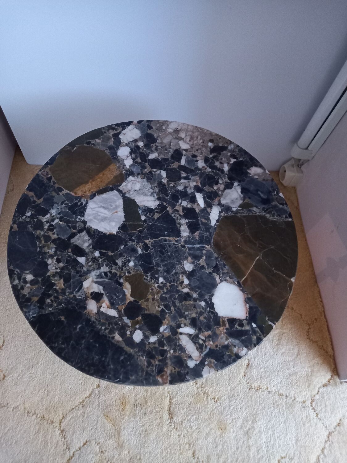 Small coffee table in marble and brass