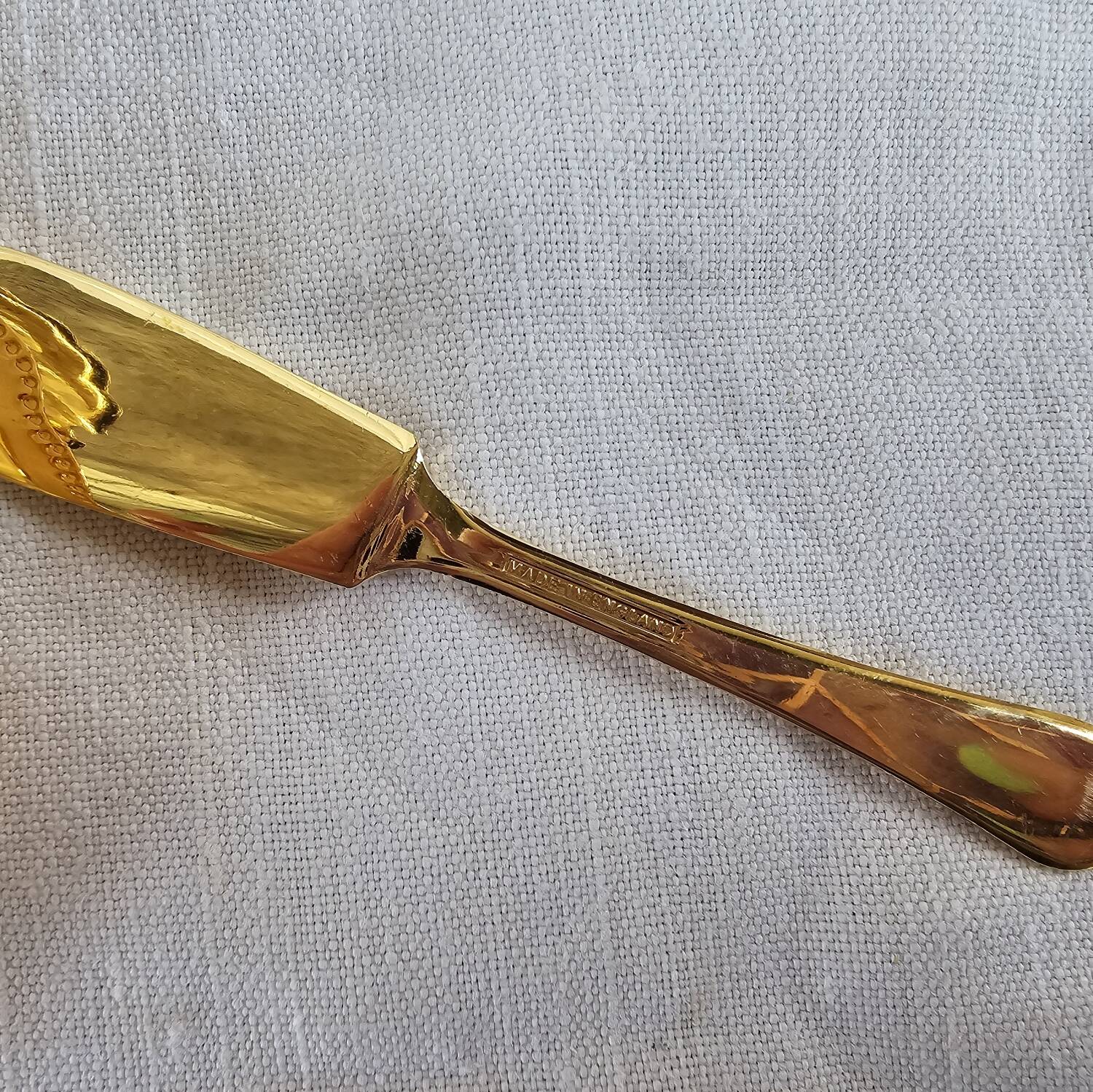 Golden shell butter dish