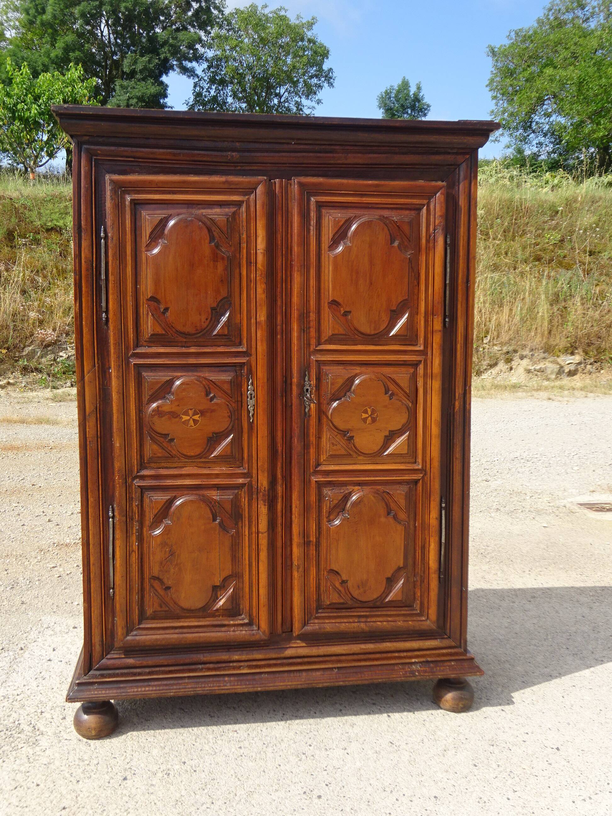 Antique Louis XIII wardrobe in solid walnut