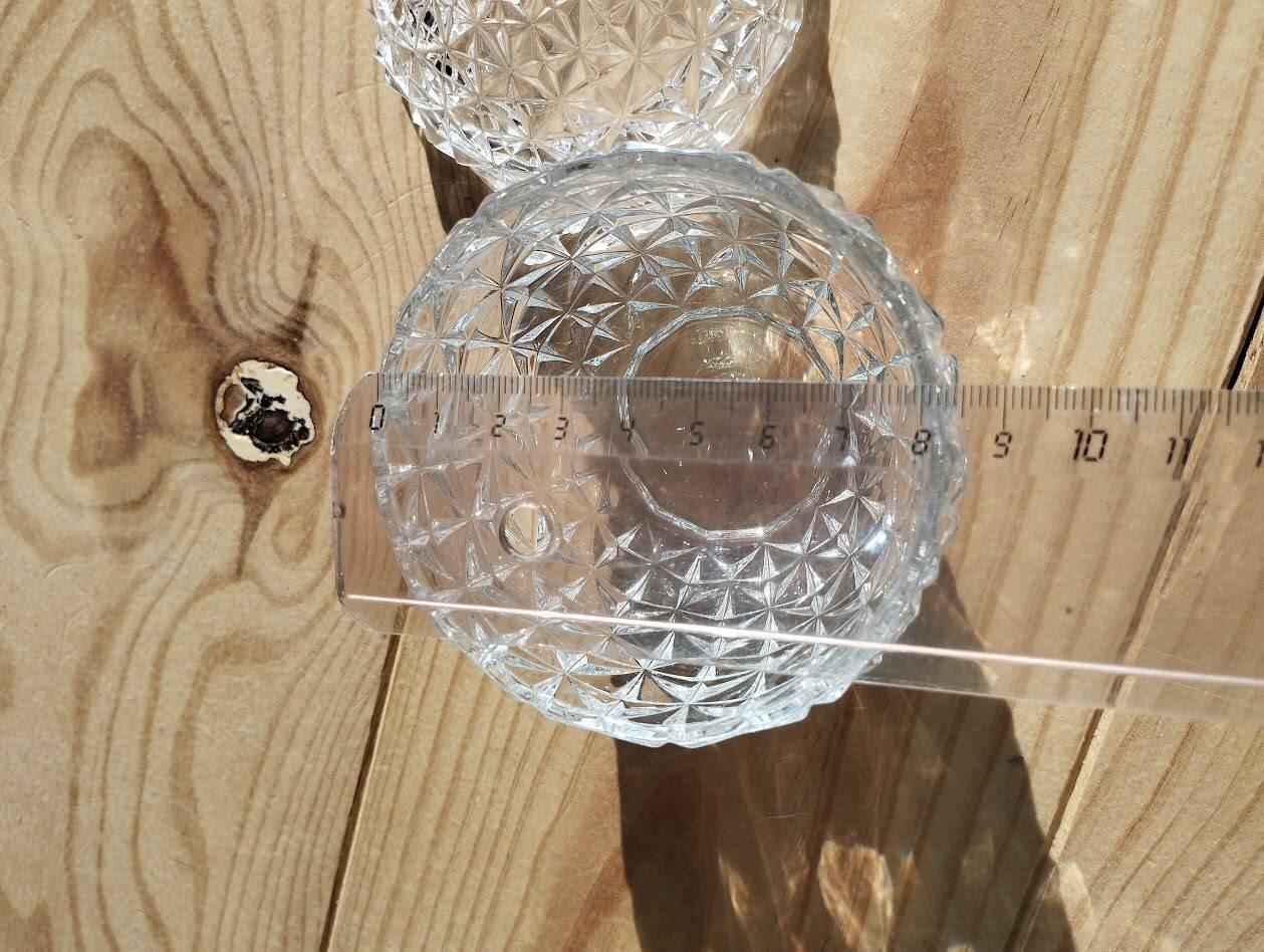 Cut crystal pineapple bonbonnière – Iconic decorative piece