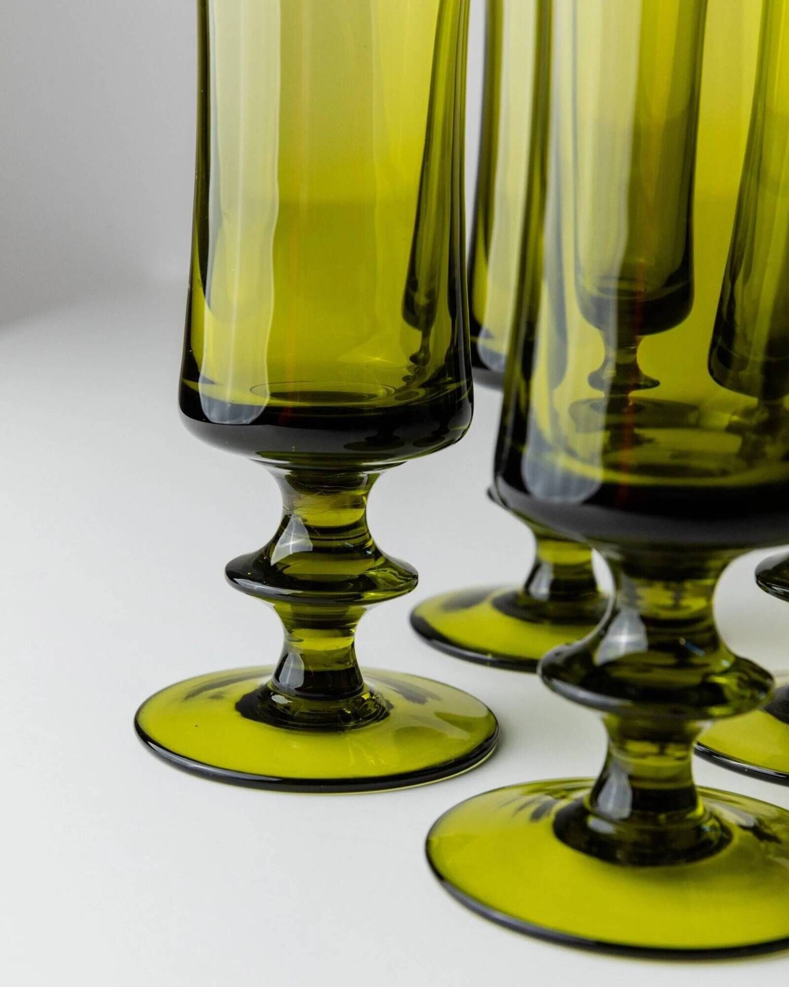 4 green Murano glass drinking glasses - mid-century Italian stemware, olive - 1970s retro cocktail set